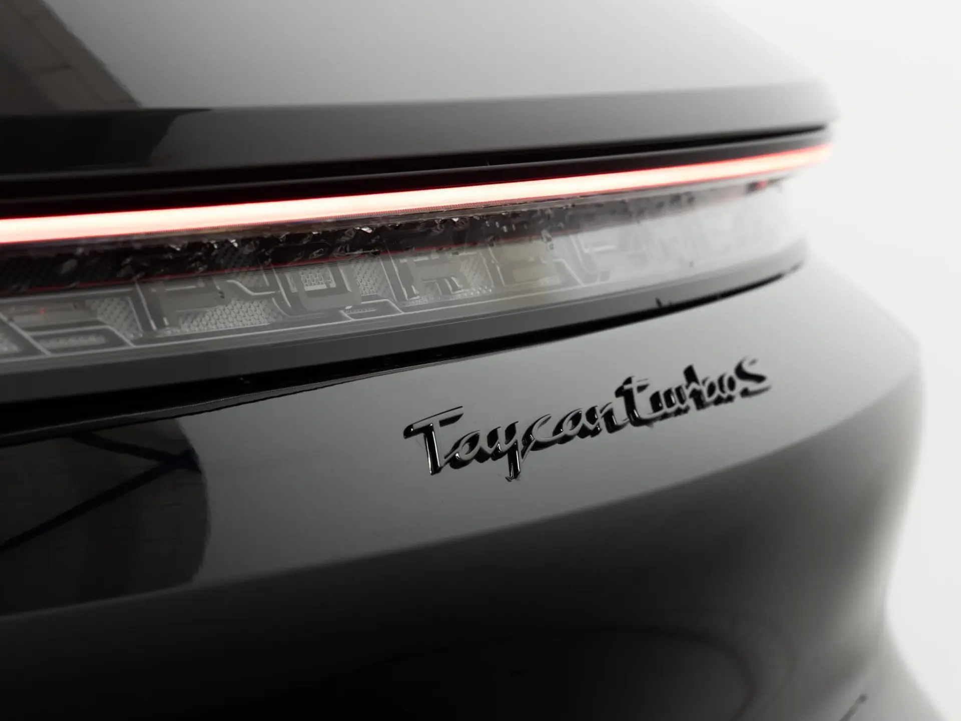 Taycan Turbo S Cross Turismo