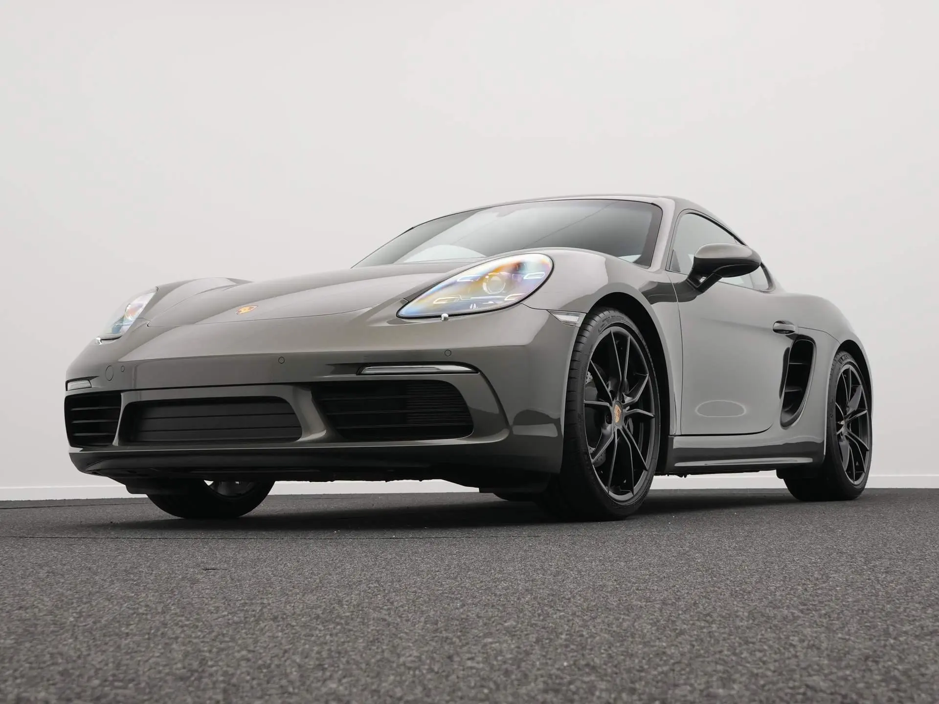 718 Cayman