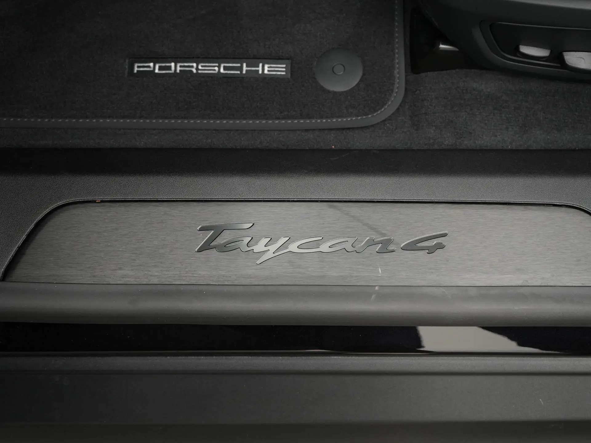 Taycan 4 Cross Turismo