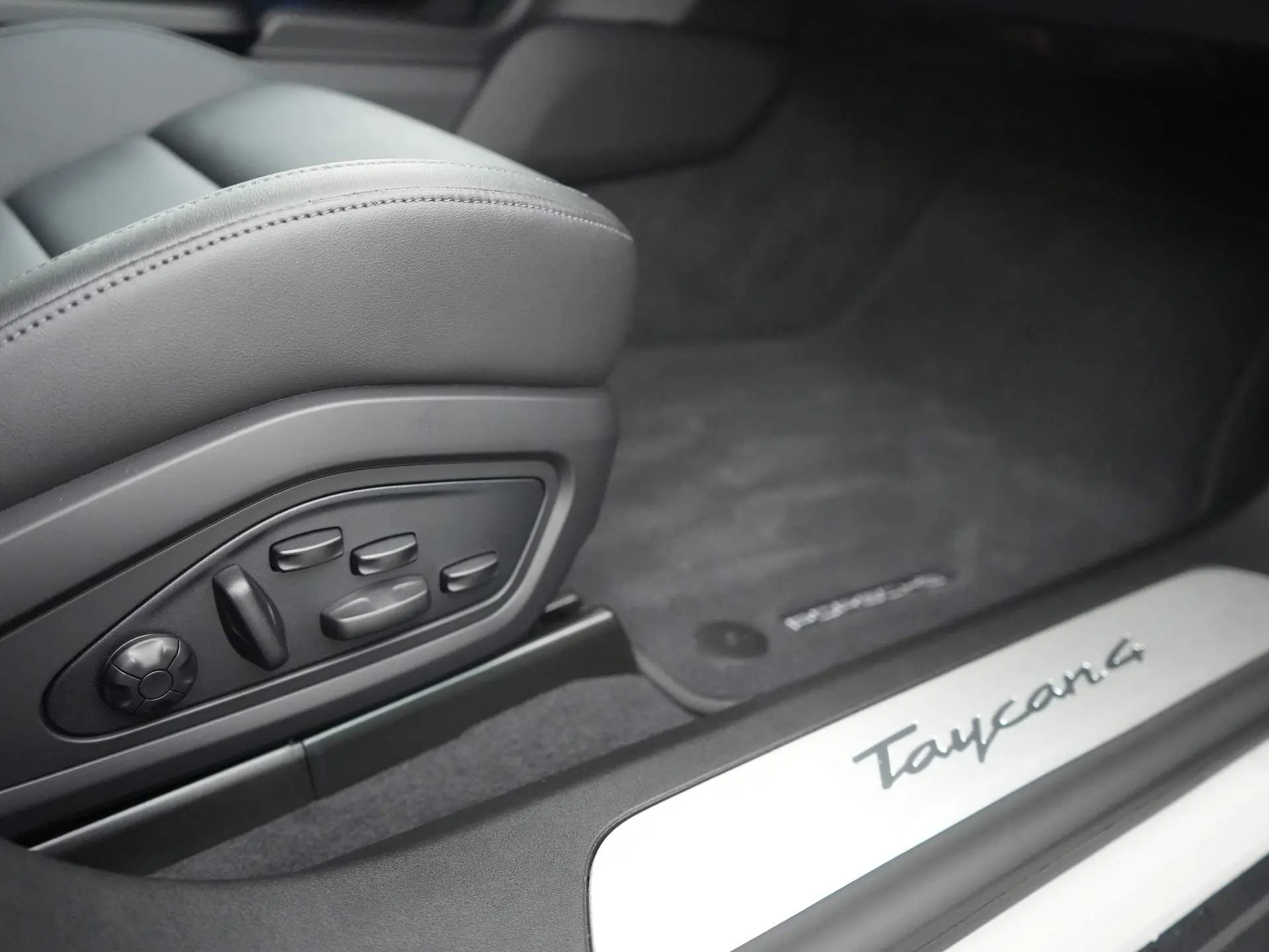 Taycan 4 Cross Turismo