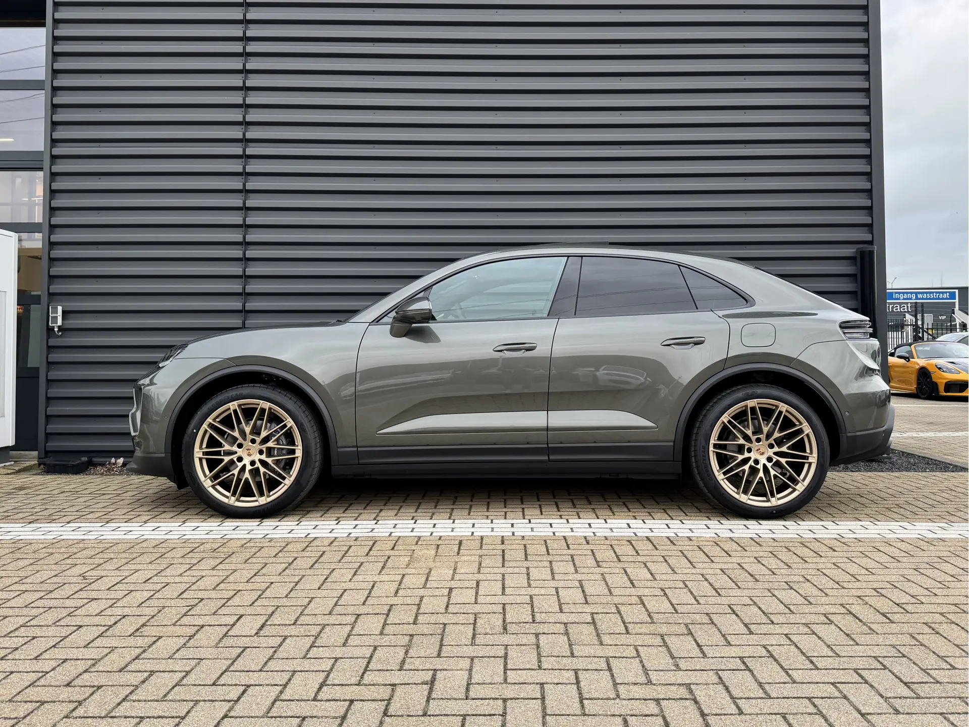 Macan 4