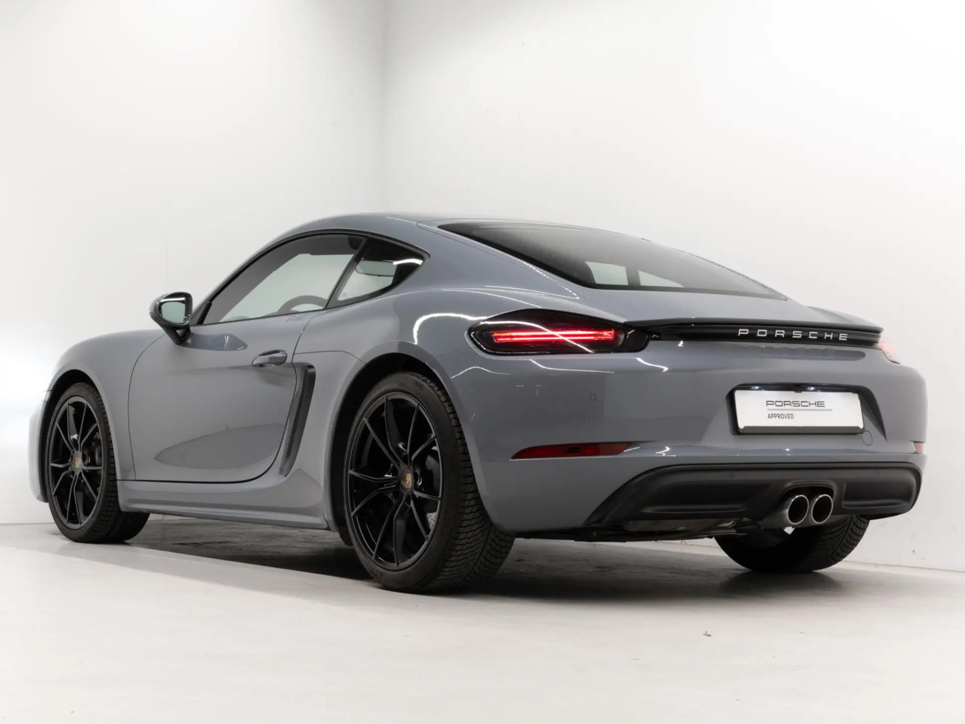 718 Cayman 