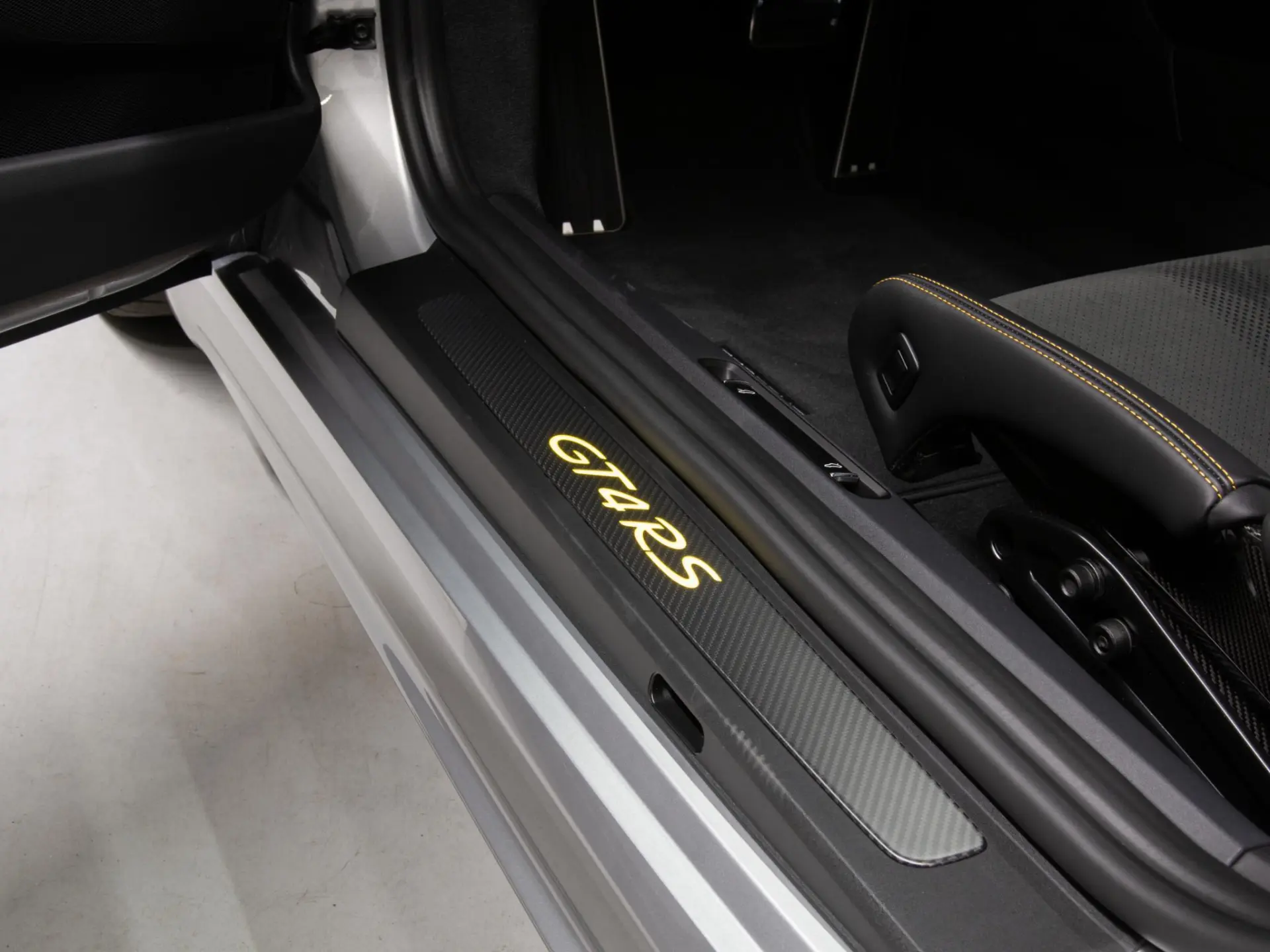718 GT4 RS