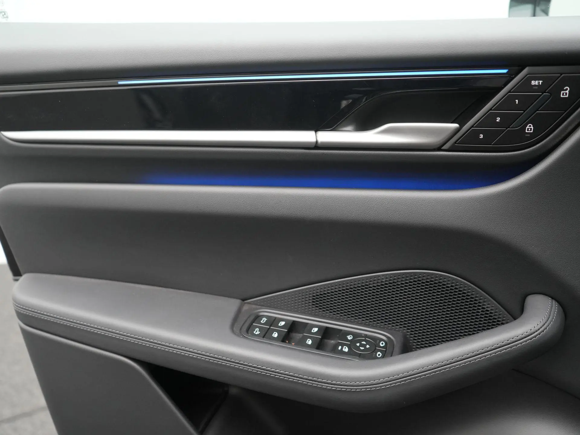 Macan 4