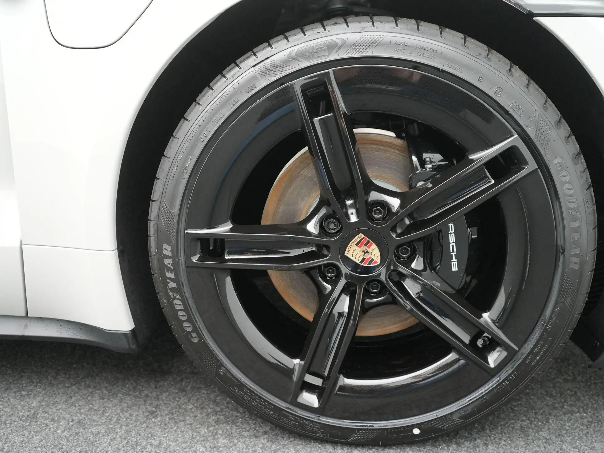 Taycan Cross Turismo 