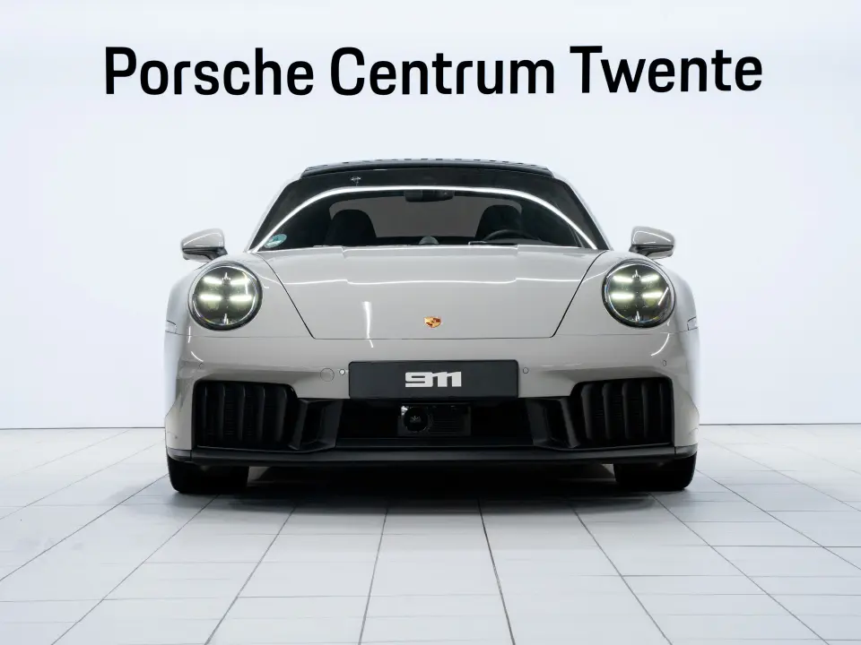Porsche 911 Carrera 4 GTS