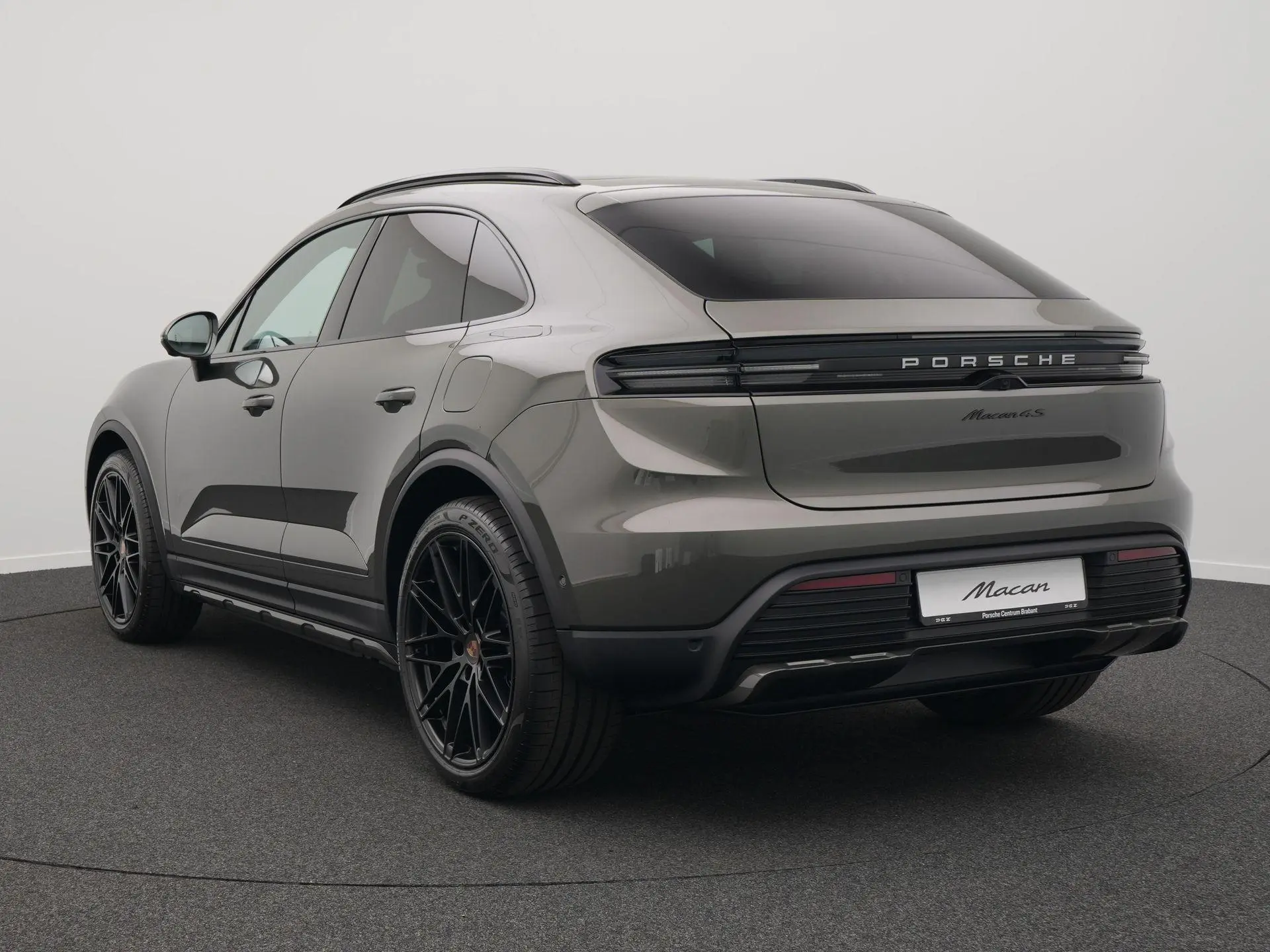 Macan 4 S