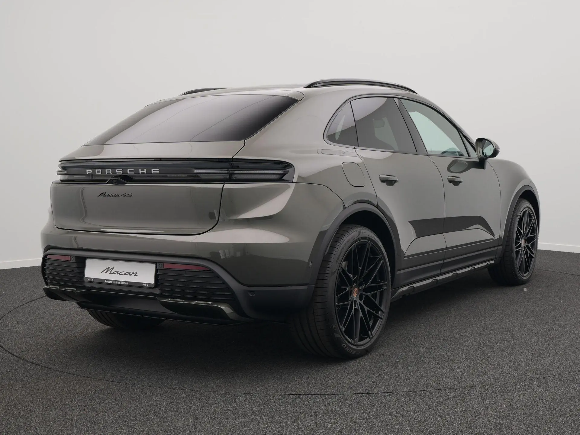 Macan 4 S