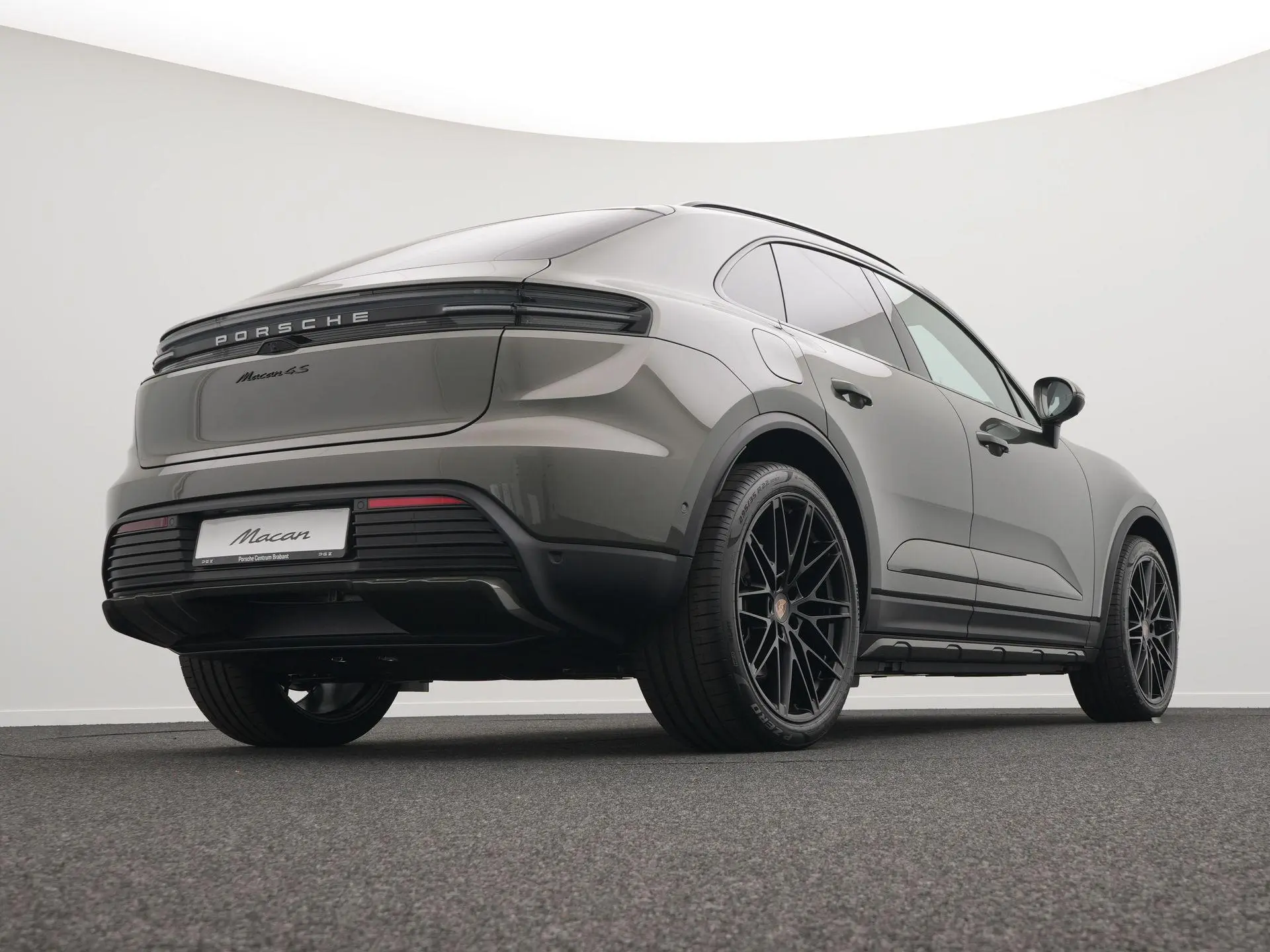 Macan 4 S