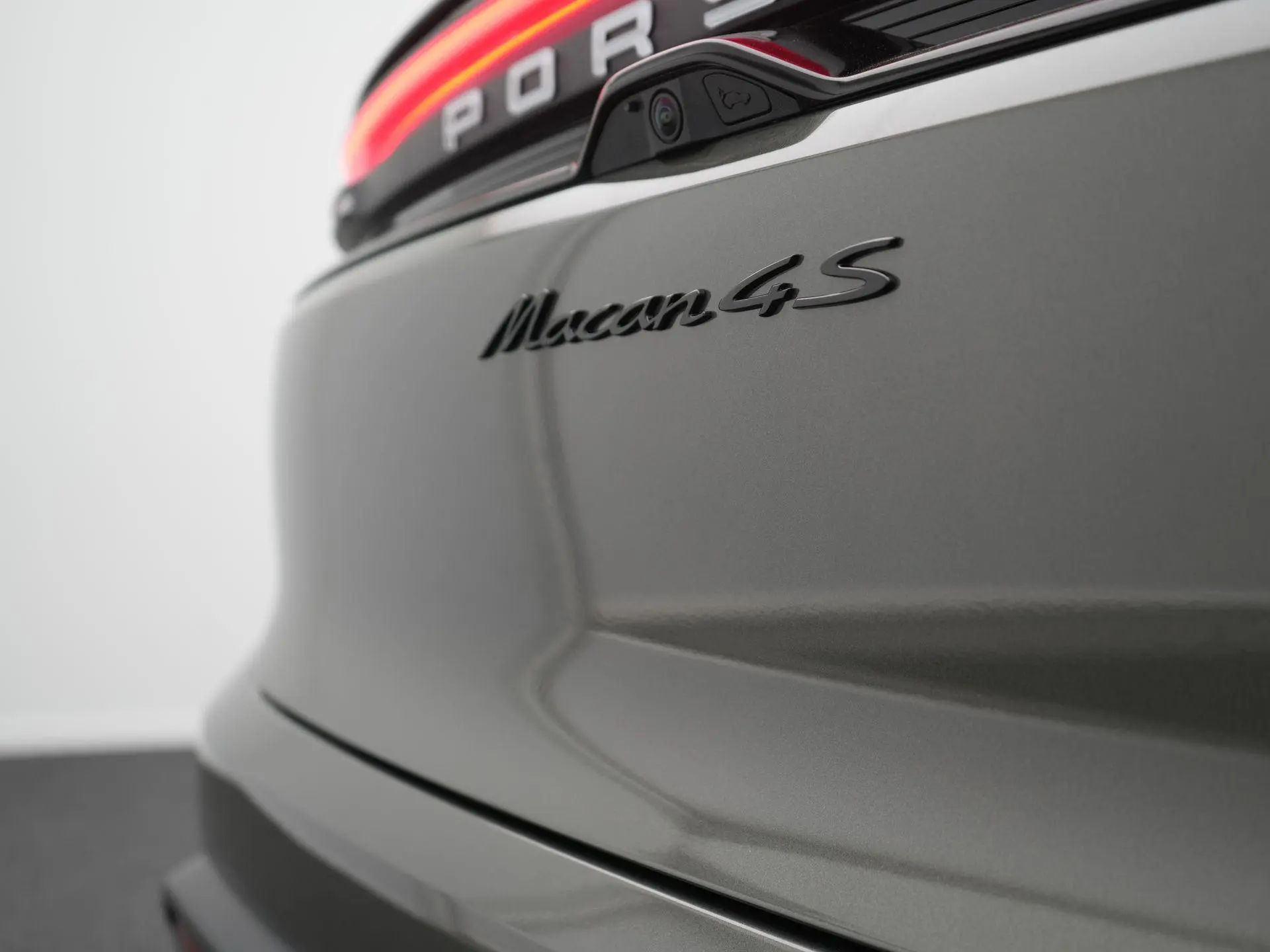 Macan 4 S