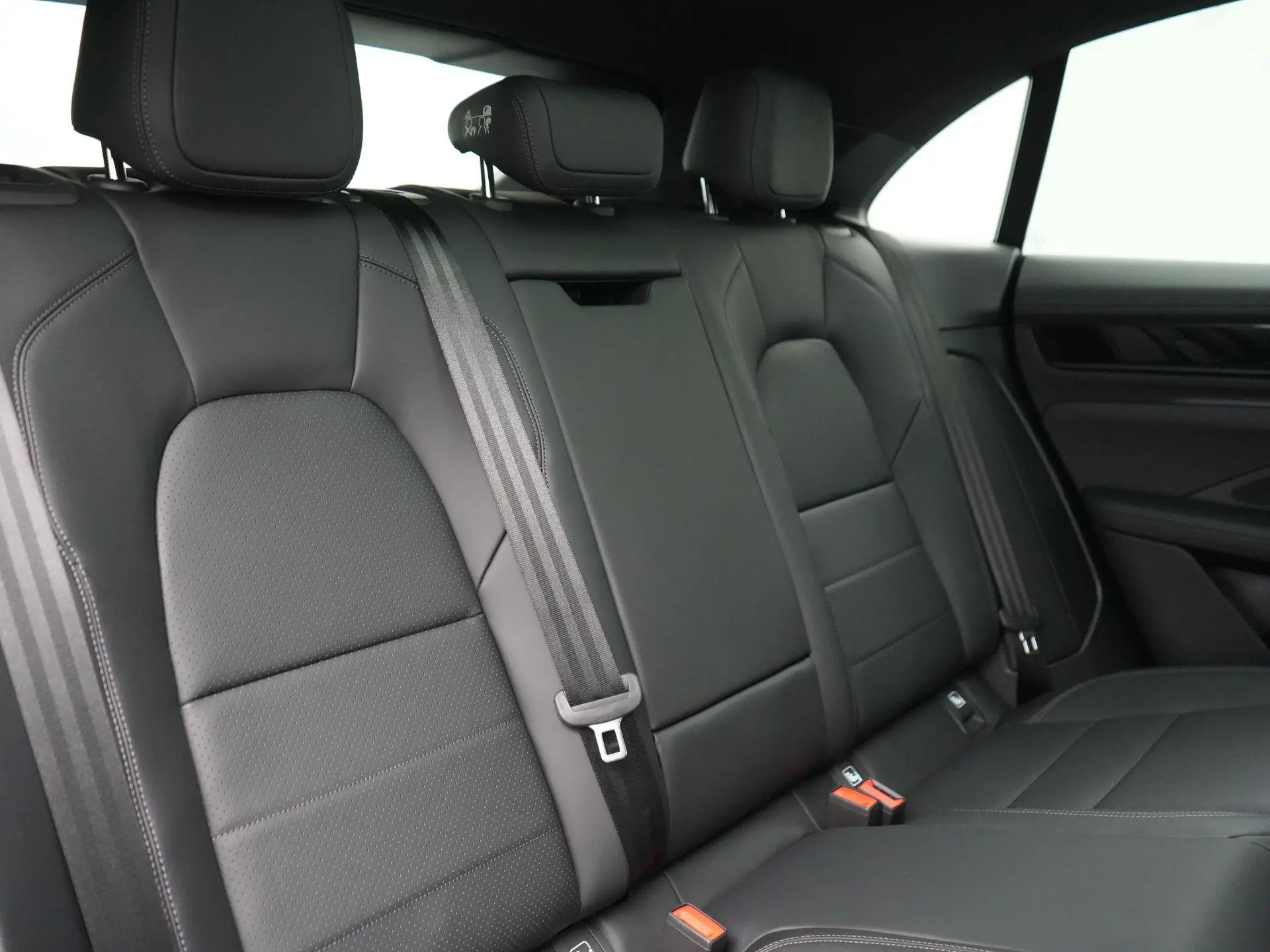 Macan 4 S