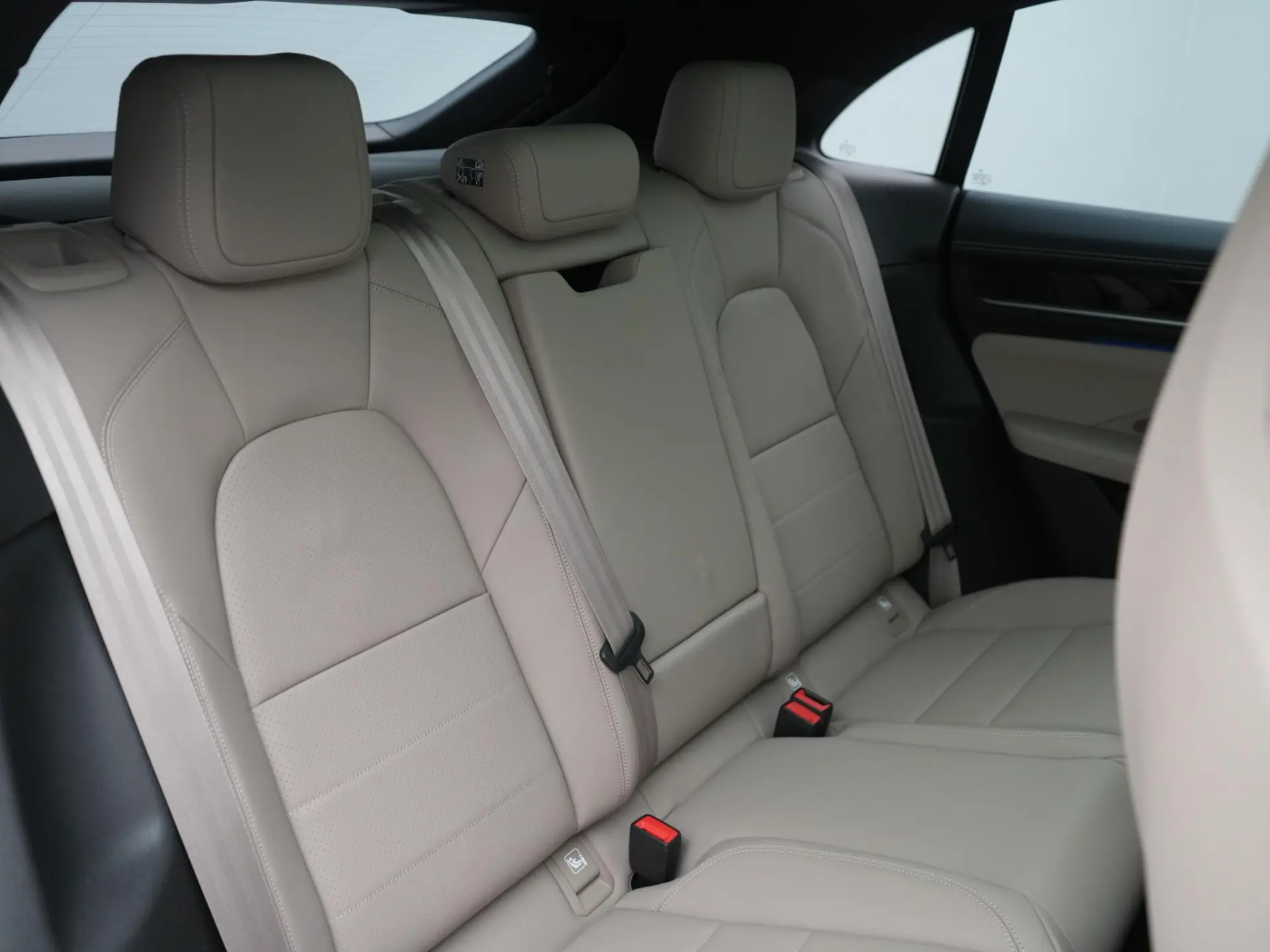Macan 4