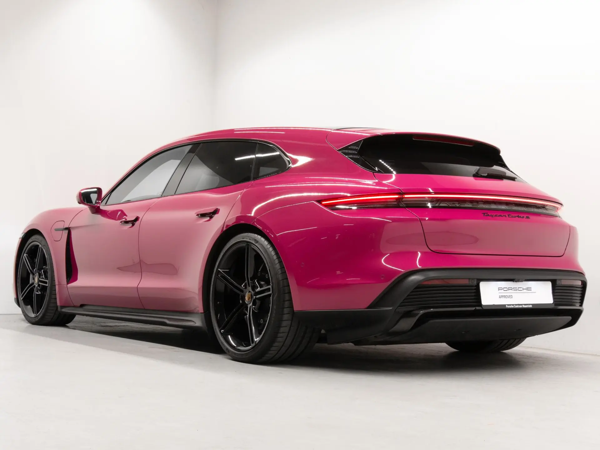 Taycan Turbo S Sport Turismo