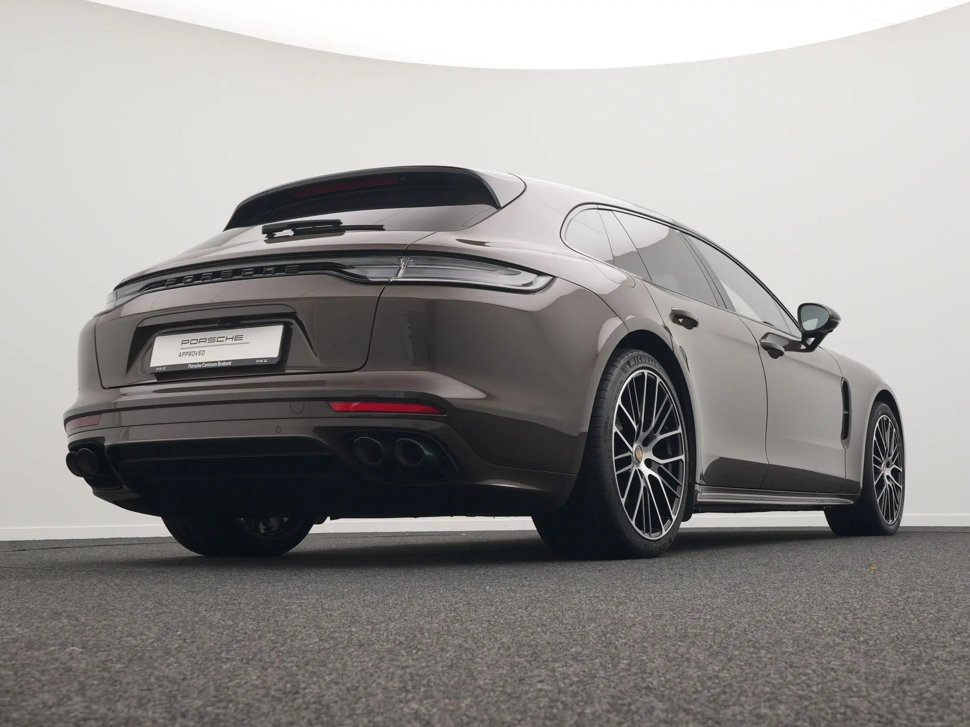 Panamera Sport Turismo 4 E-Hybrid Platinum Edition