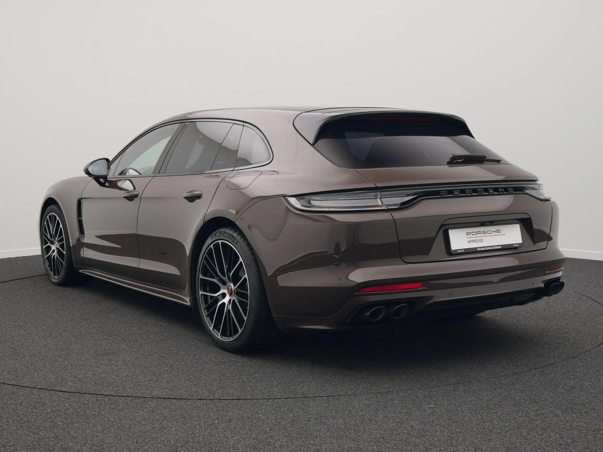 Panamera Sport Turismo 4 E-Hybrid Platinum Edition