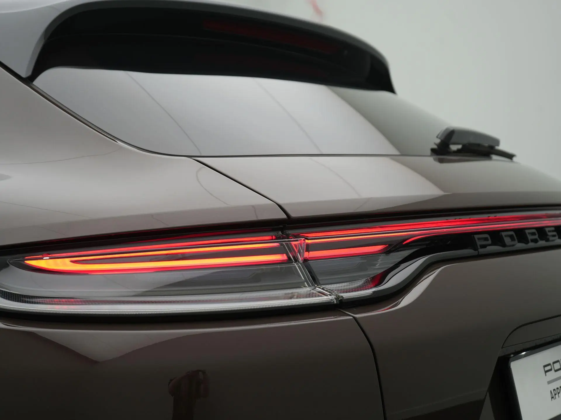 Panamera Sport Turismo 4 E-Hybrid Platinum Edition