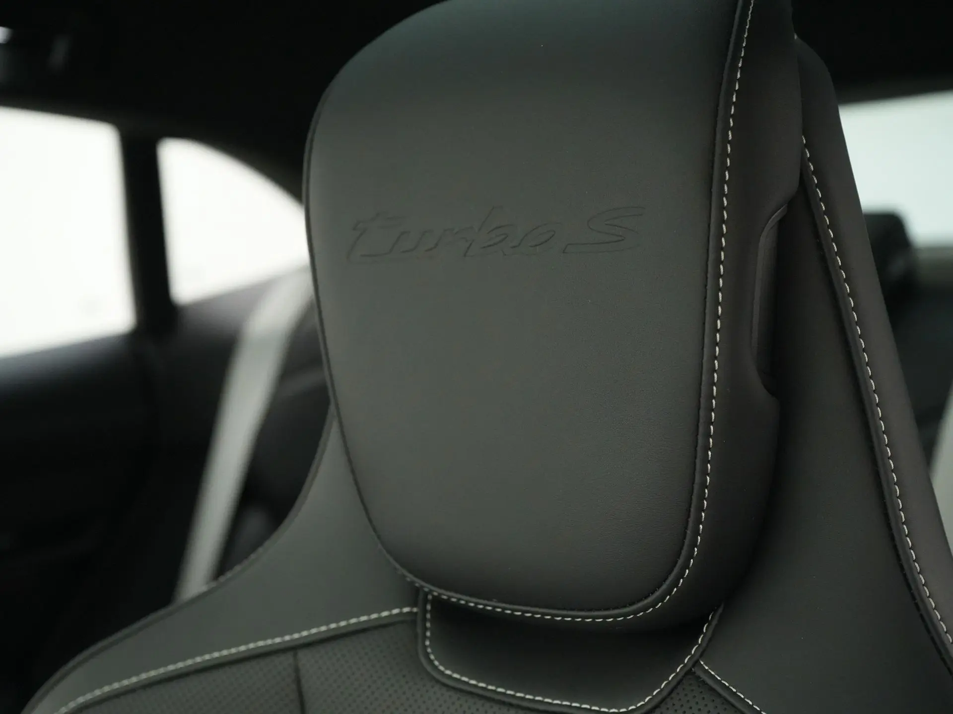 Taycan Turbo S Sport Turismo