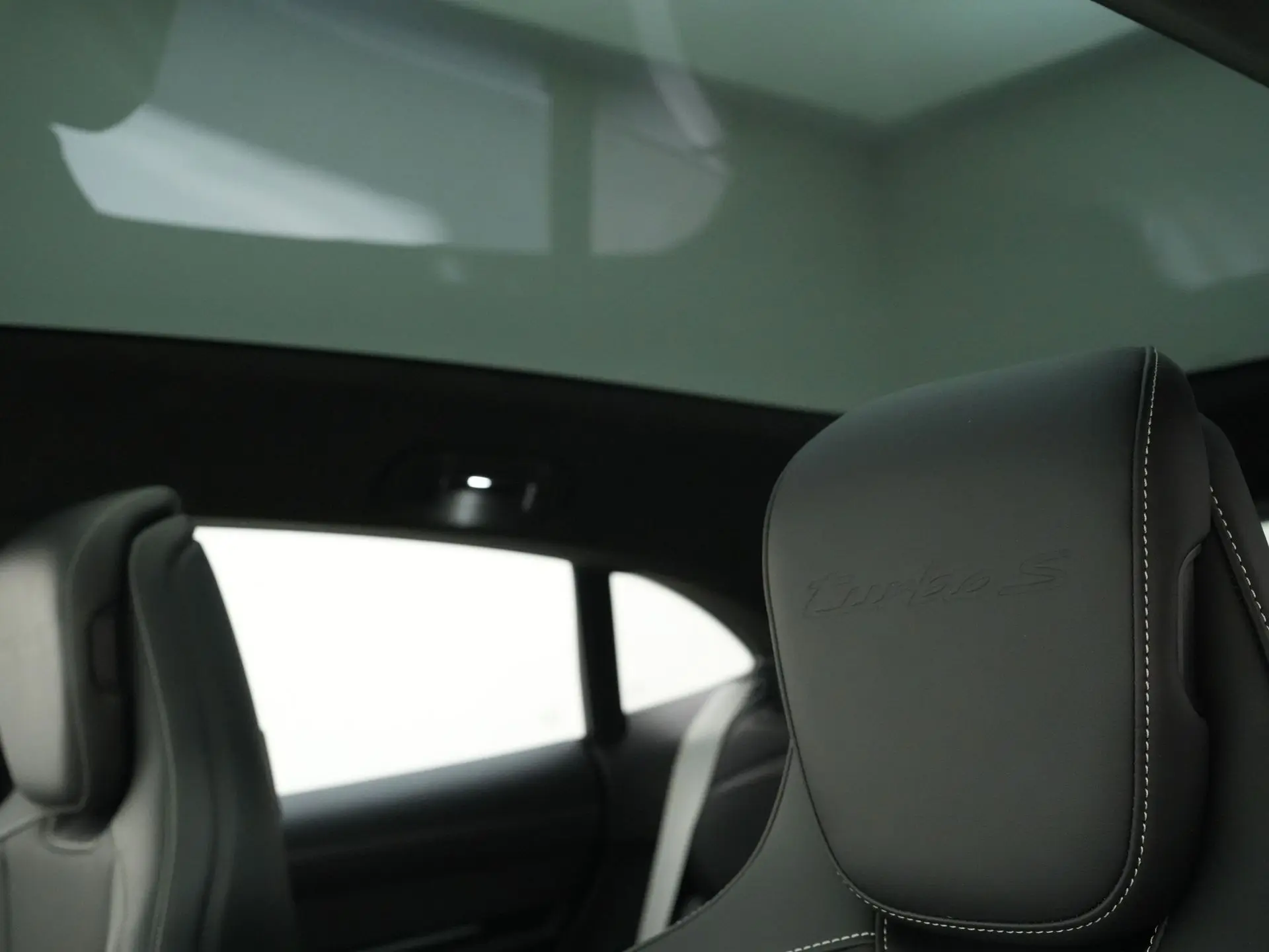 Taycan Turbo S Sport Turismo