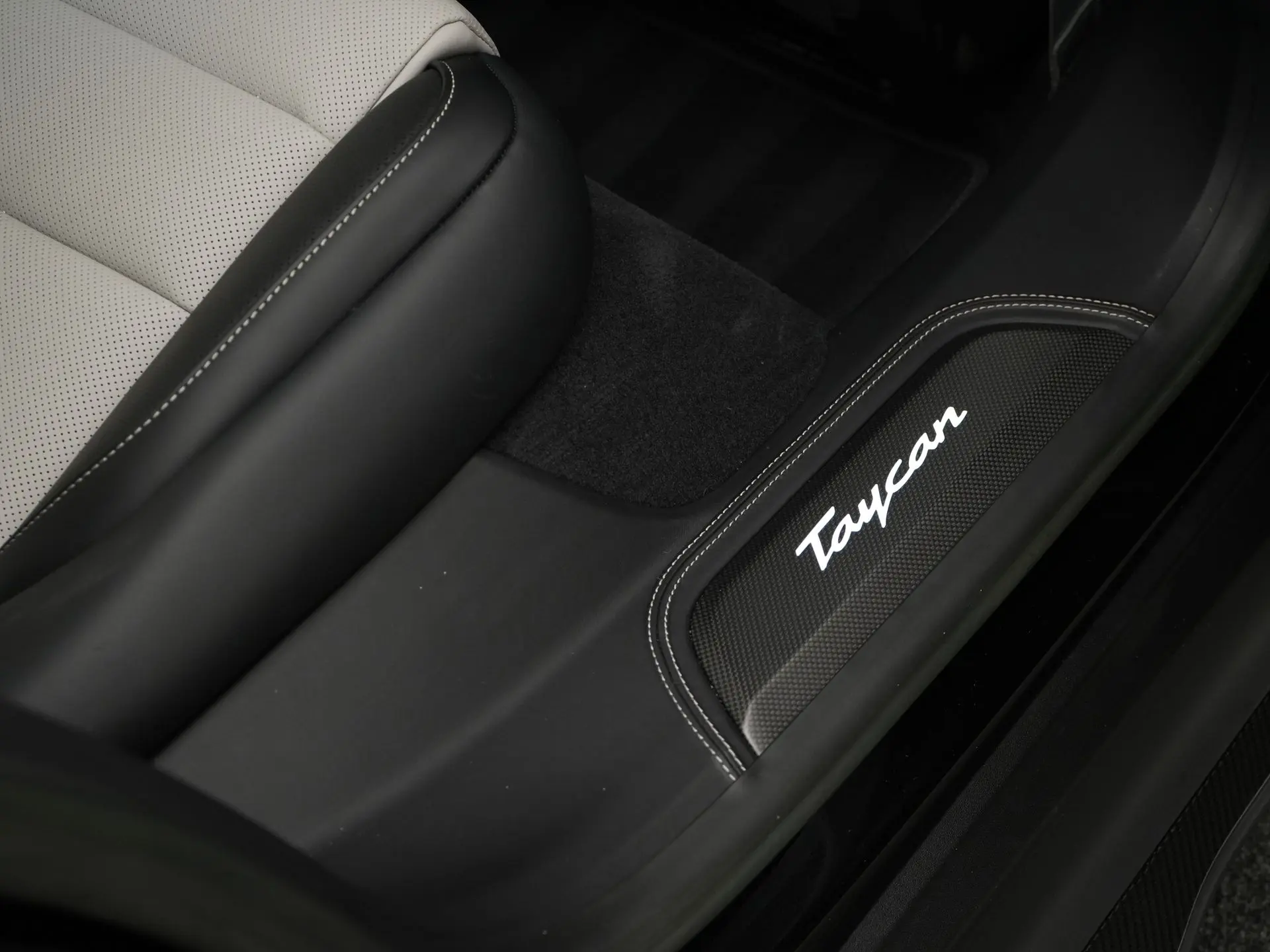 Taycan Turbo S Sport Turismo