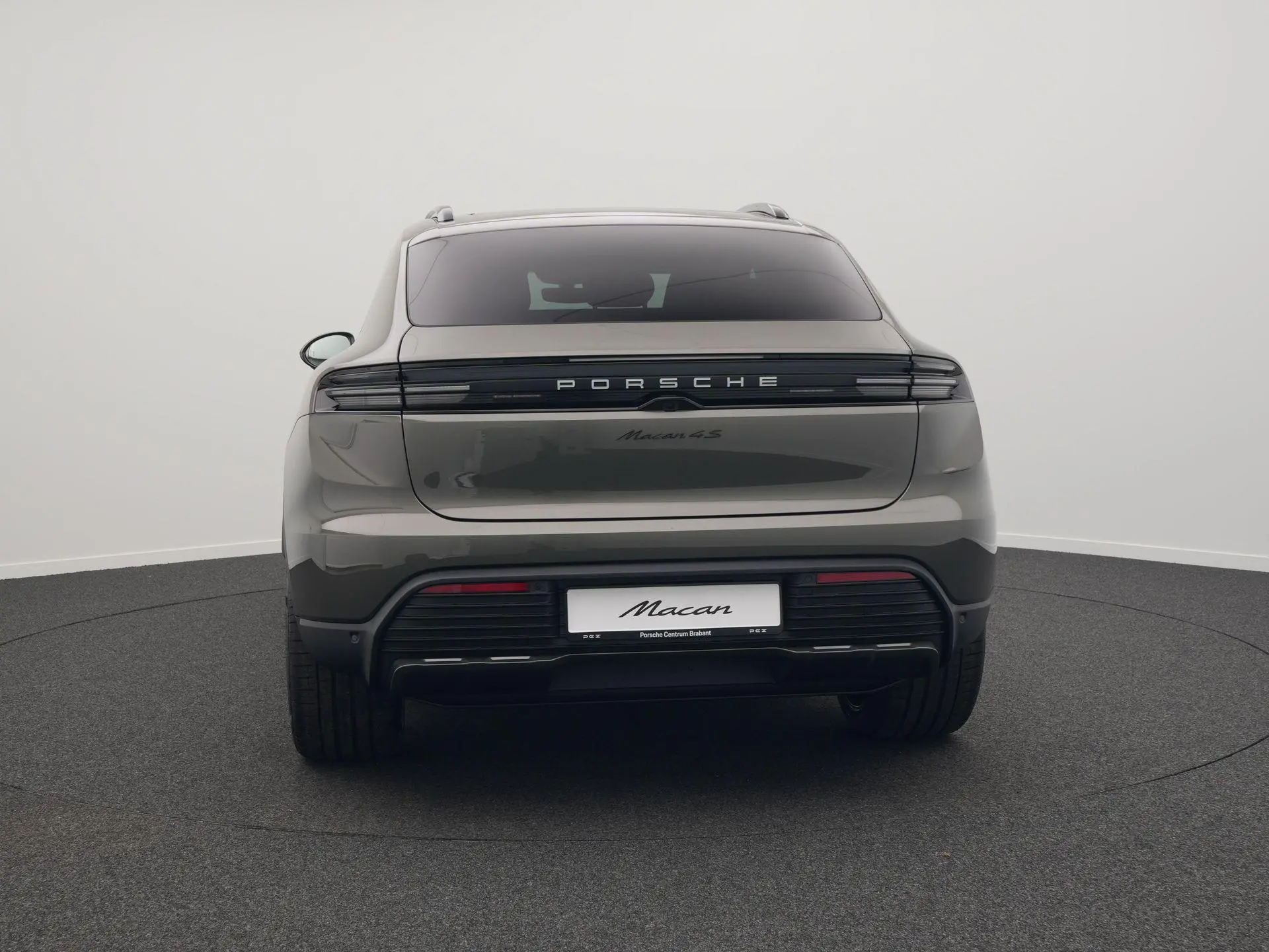 Macan 4 S