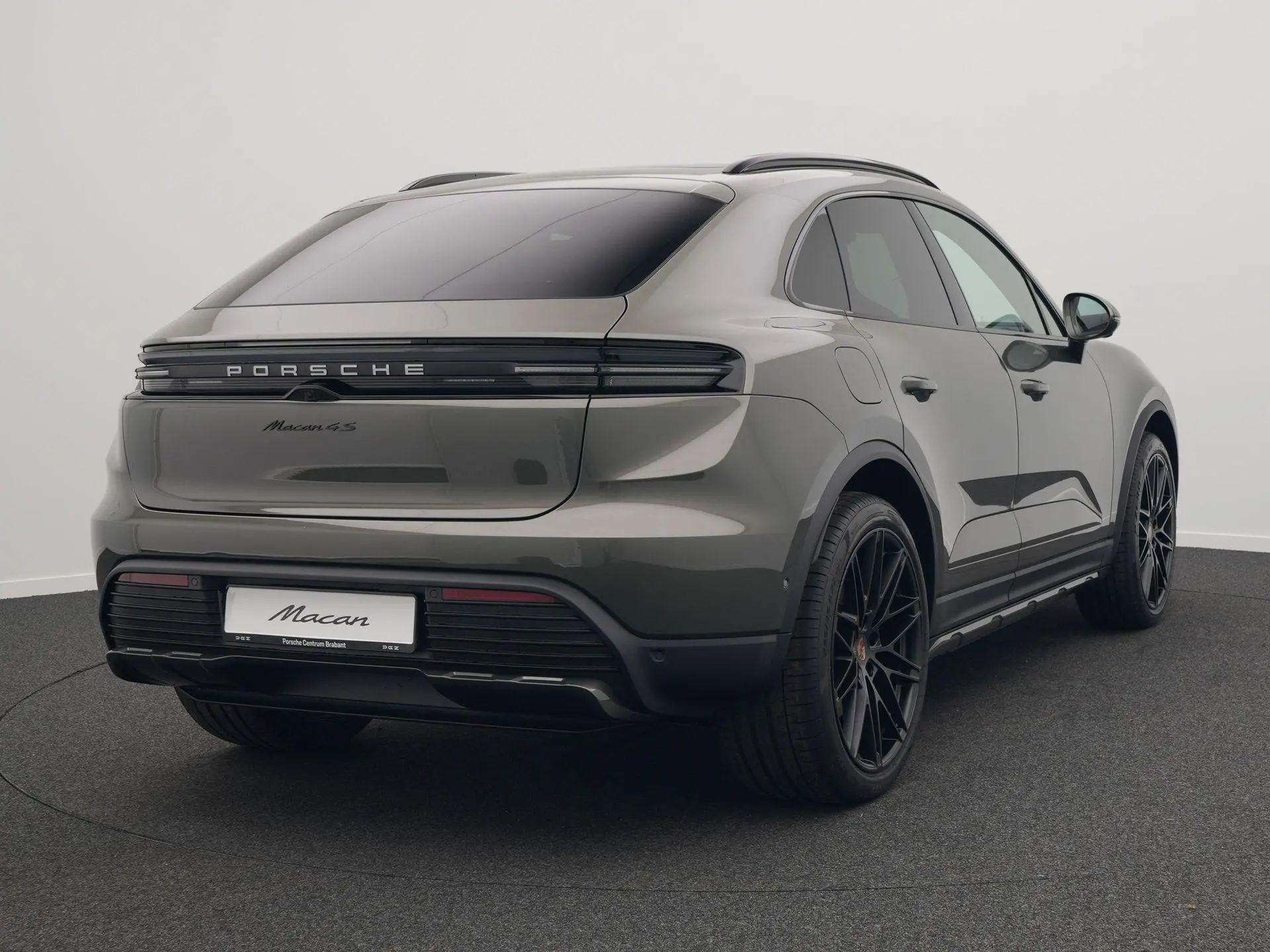 Macan 4 S