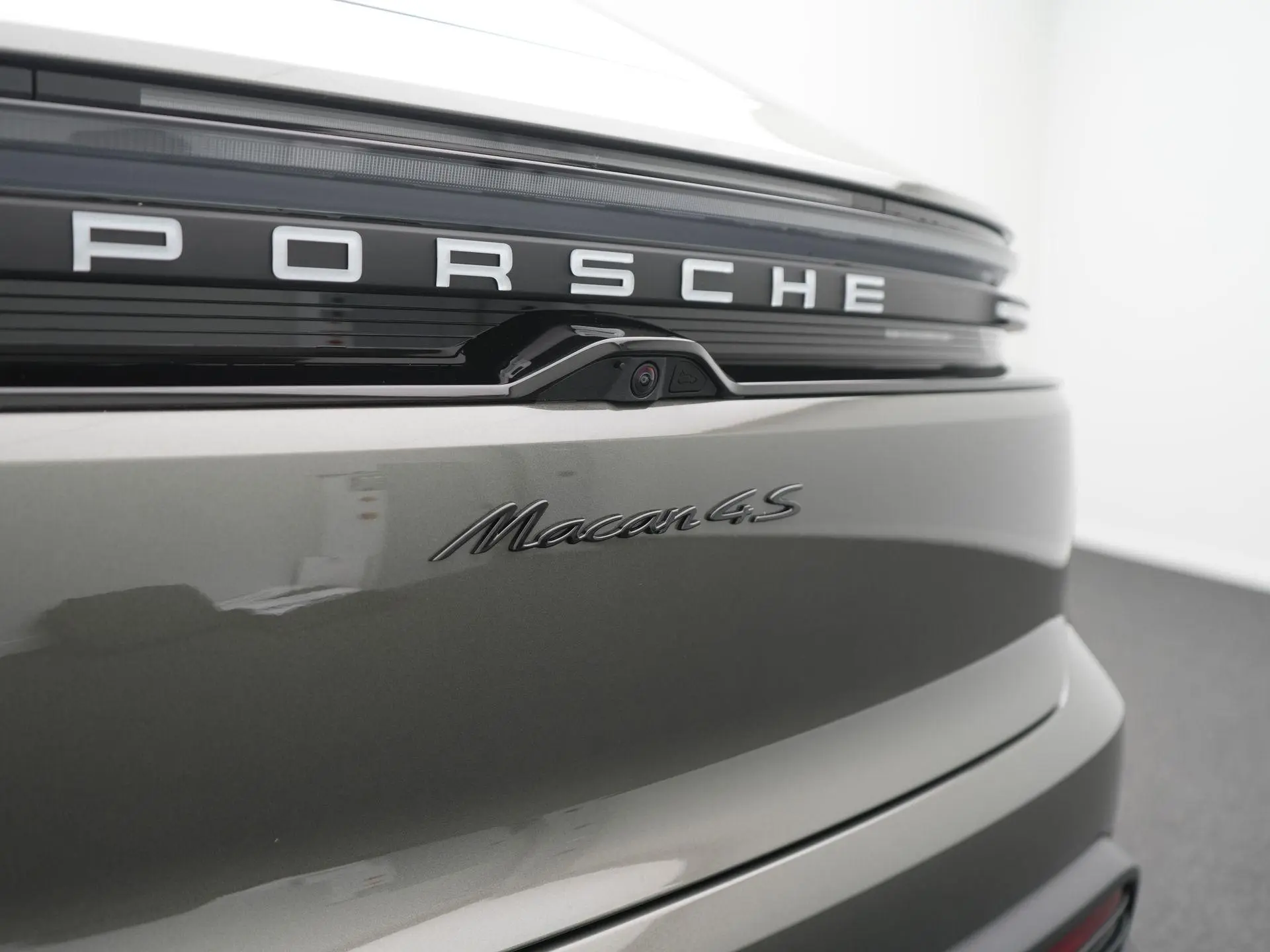 Macan 4 S