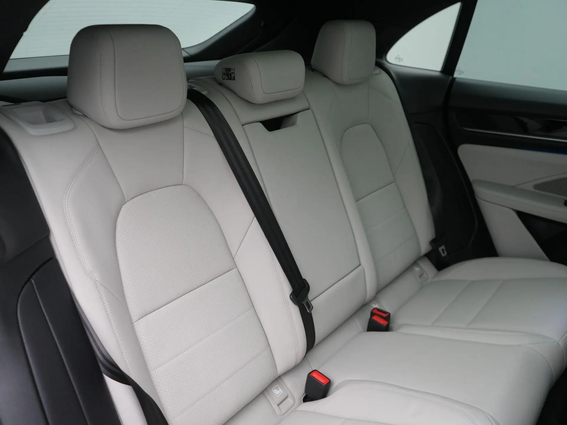Macan 4