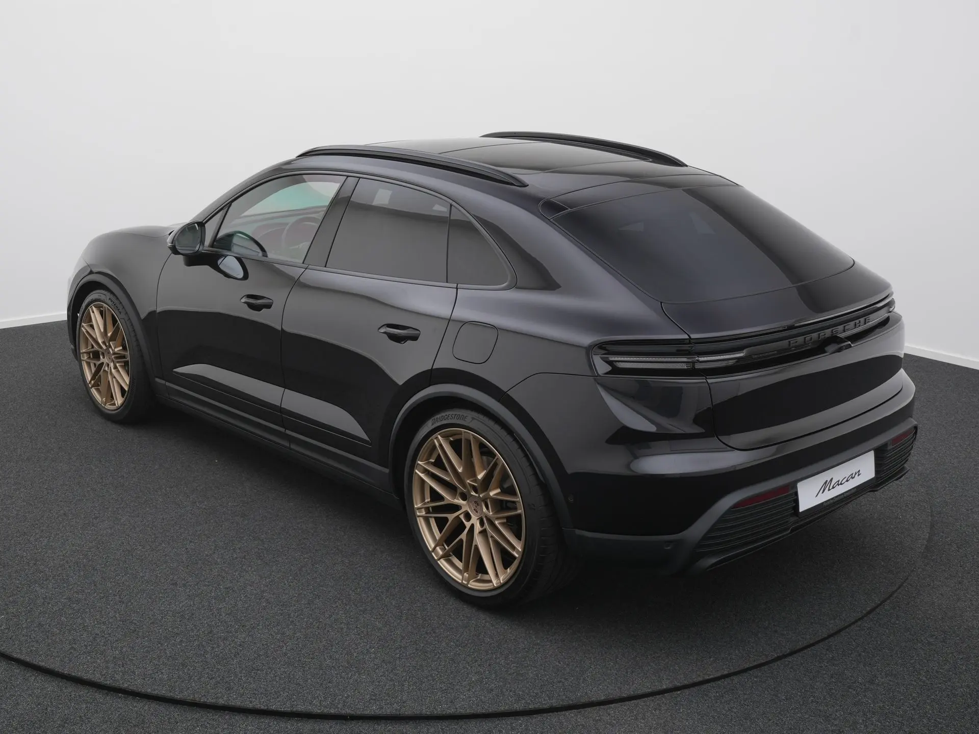 Macan 4