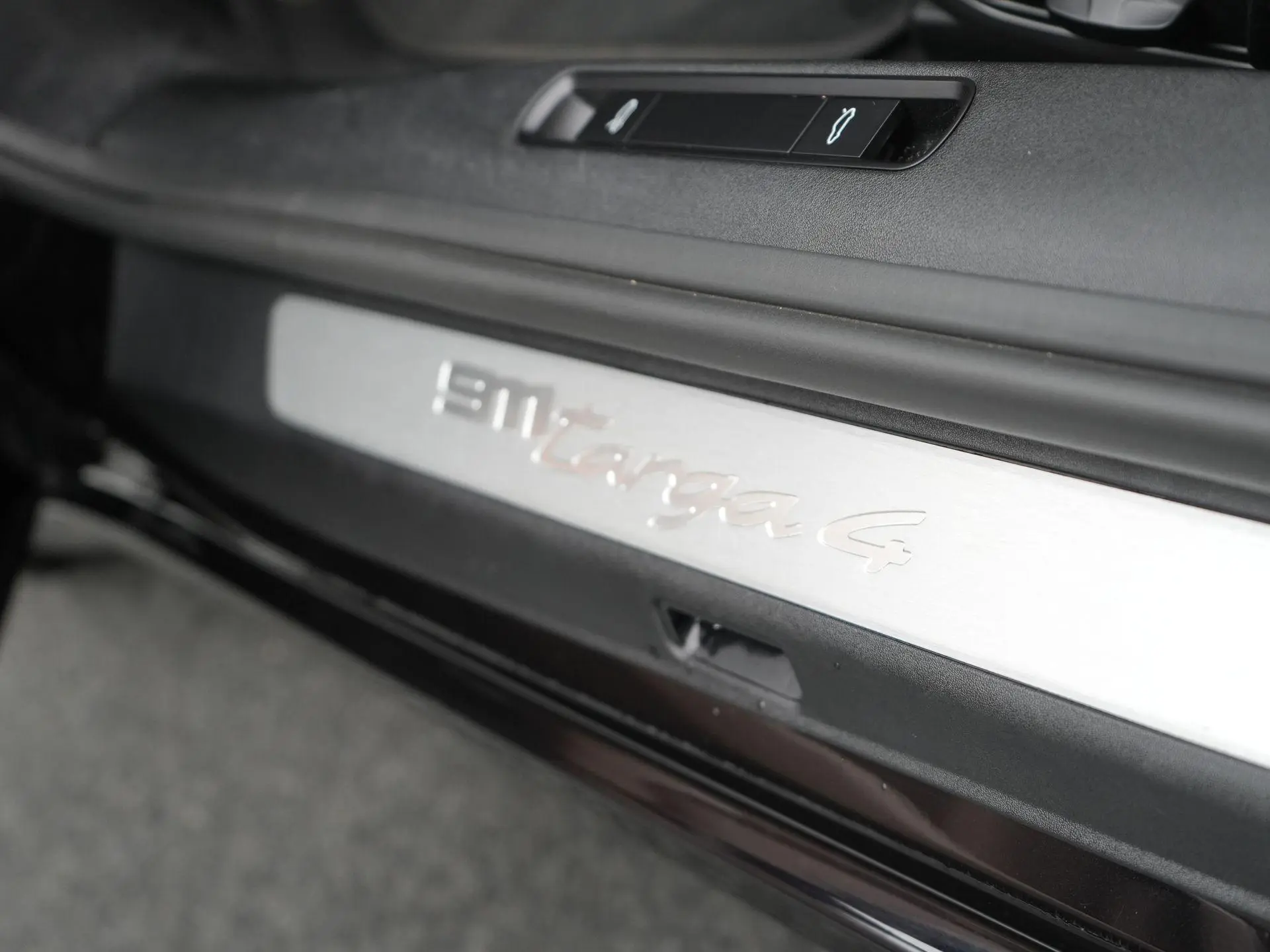 911 Targa 4