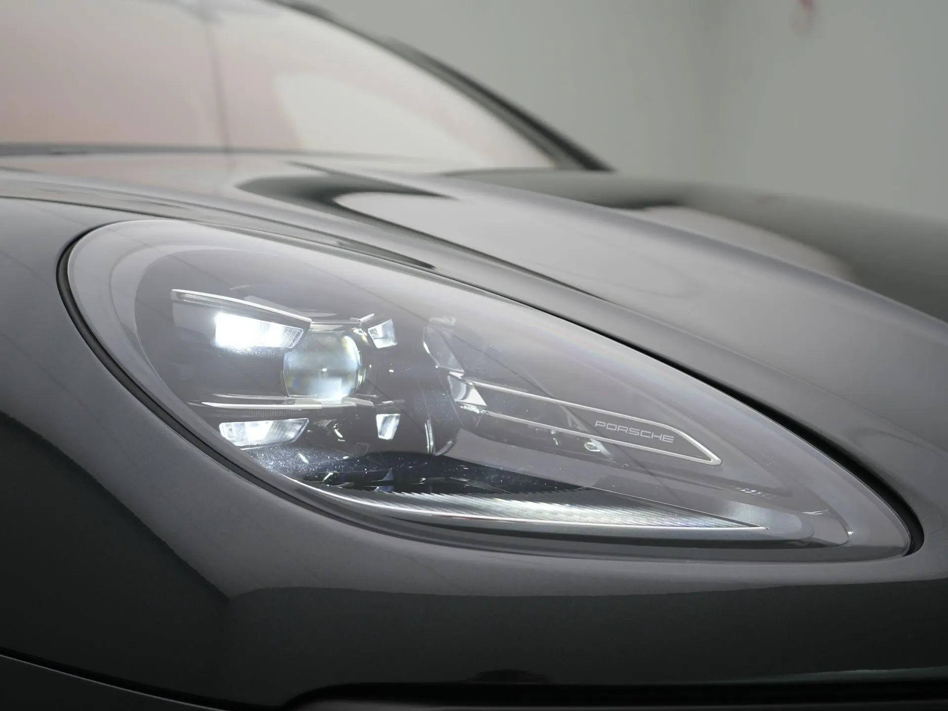 Macan T