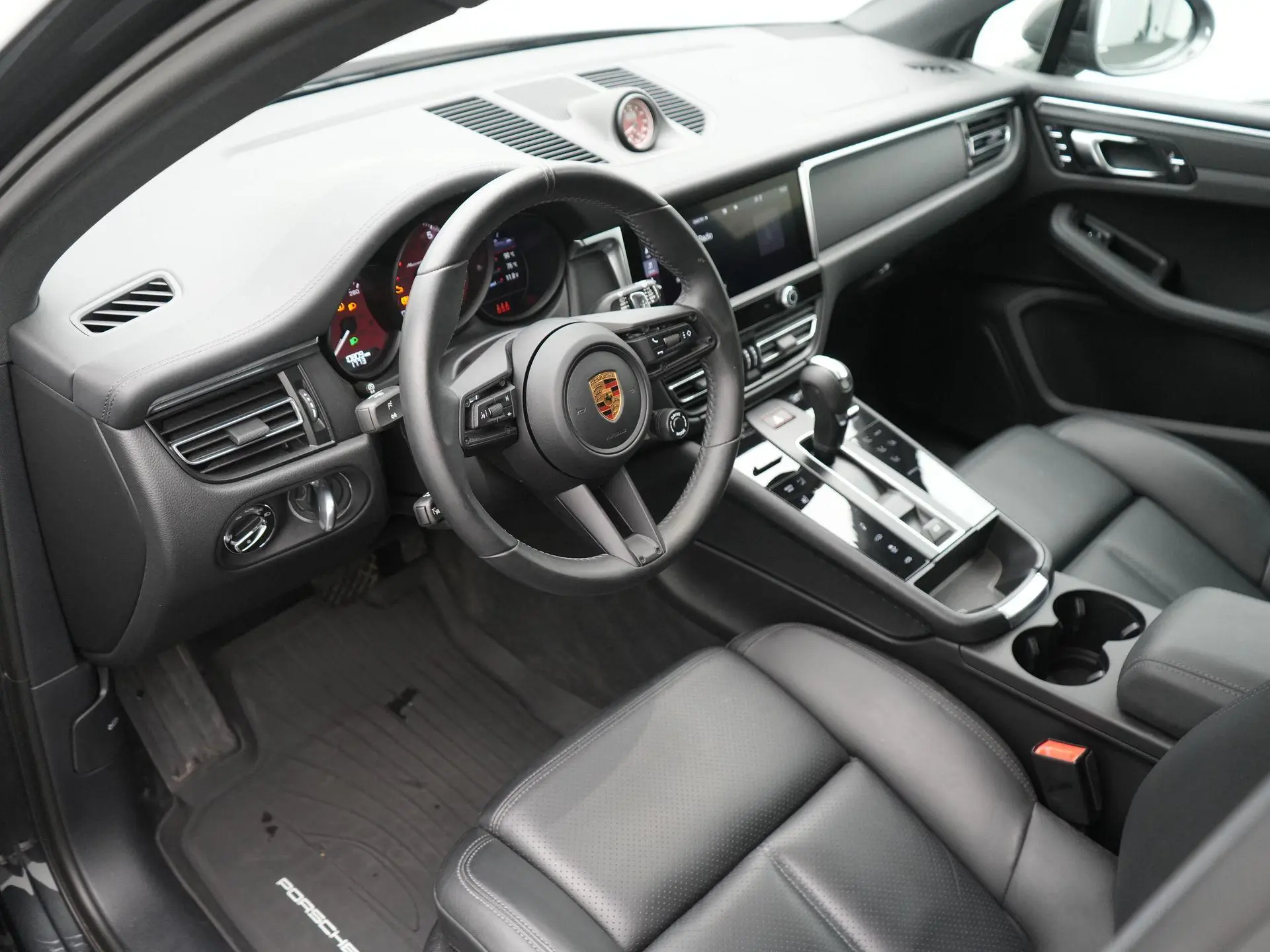 Macan T