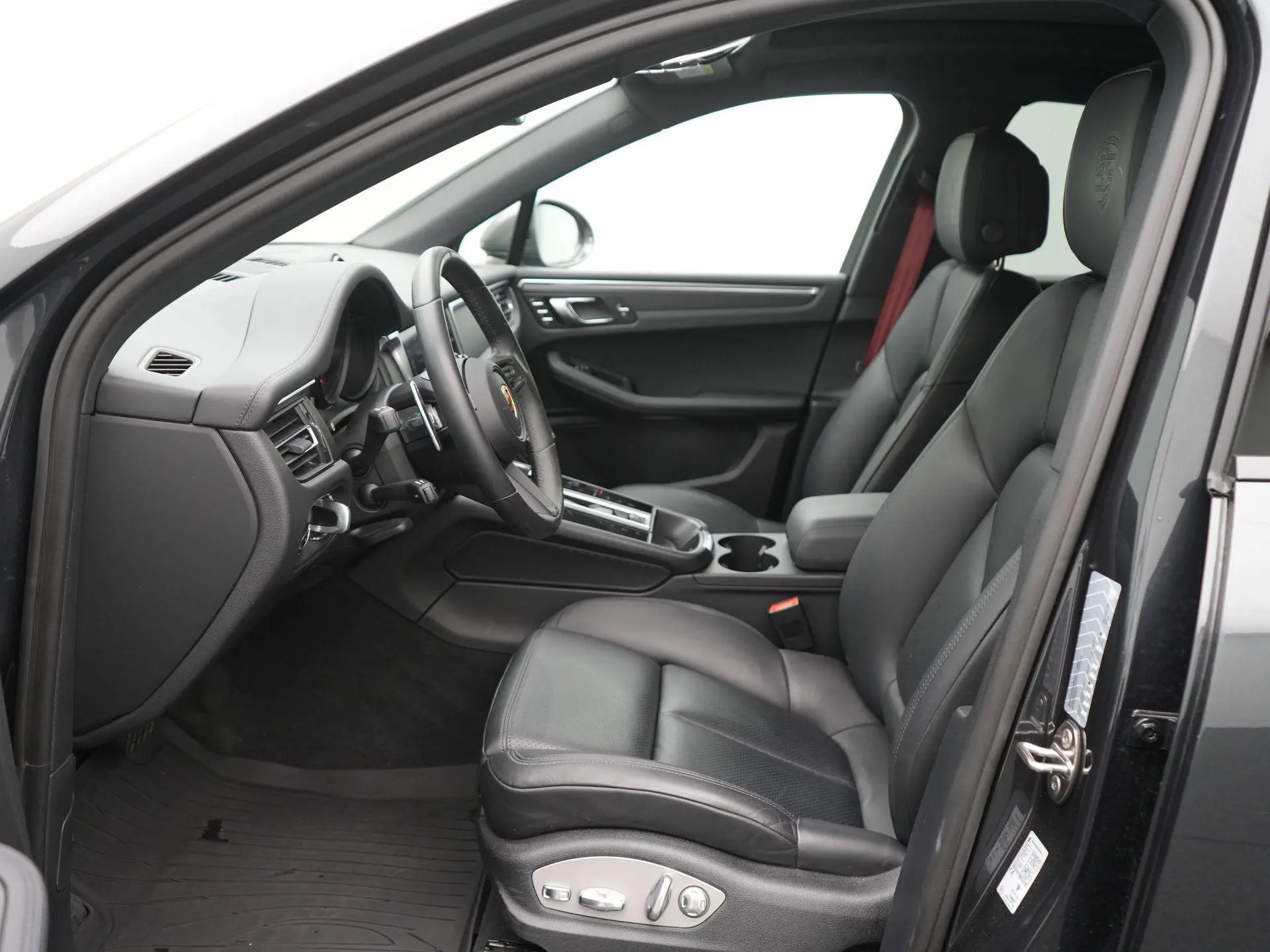 Macan T
