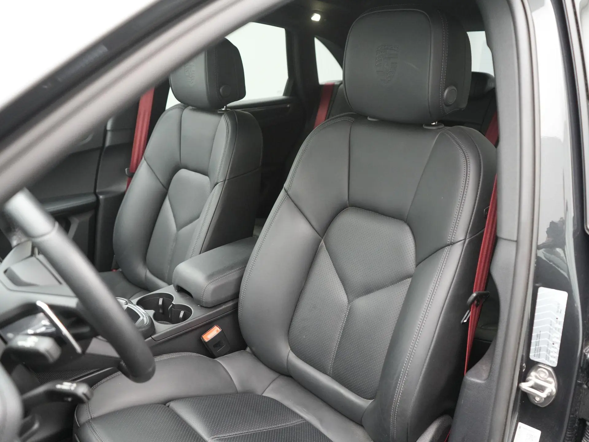 Macan T