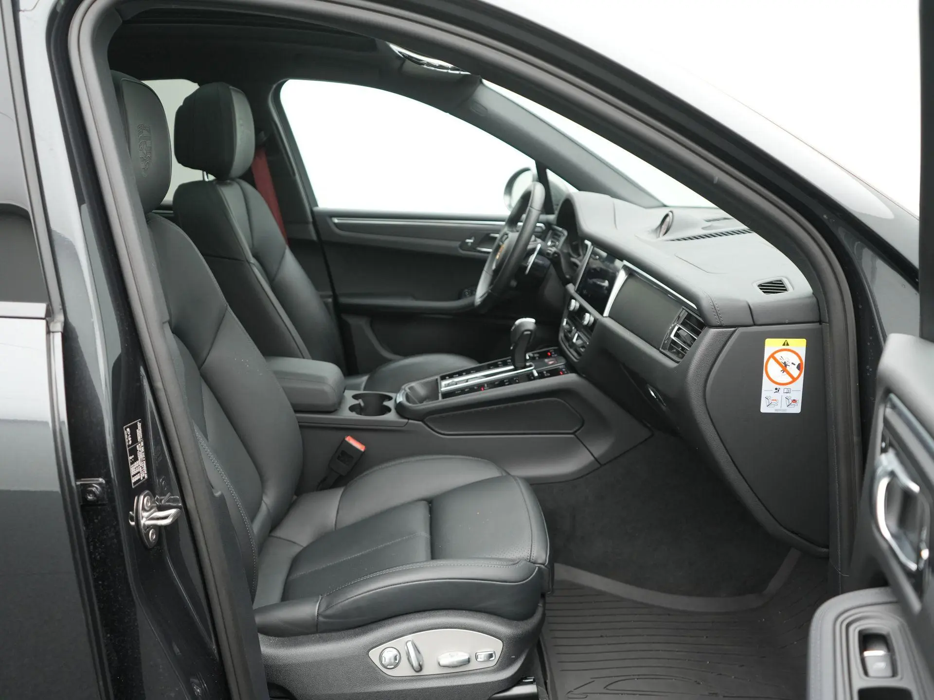 Macan T