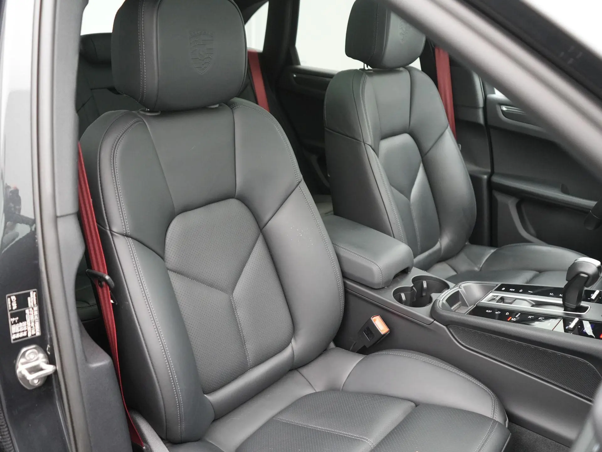 Macan T