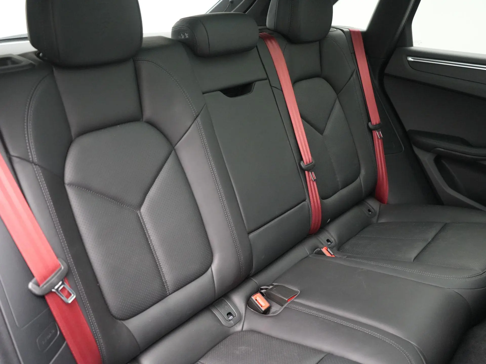 Macan T
