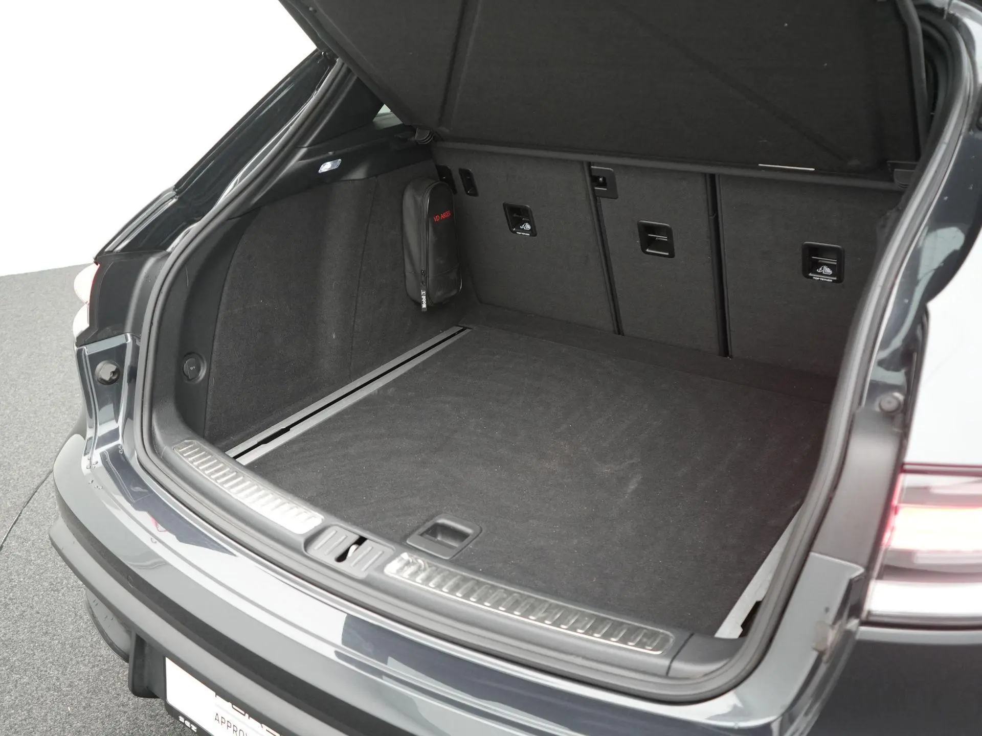 Macan T