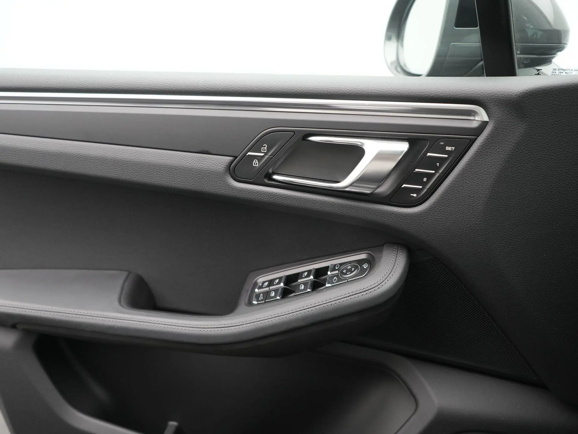Macan T