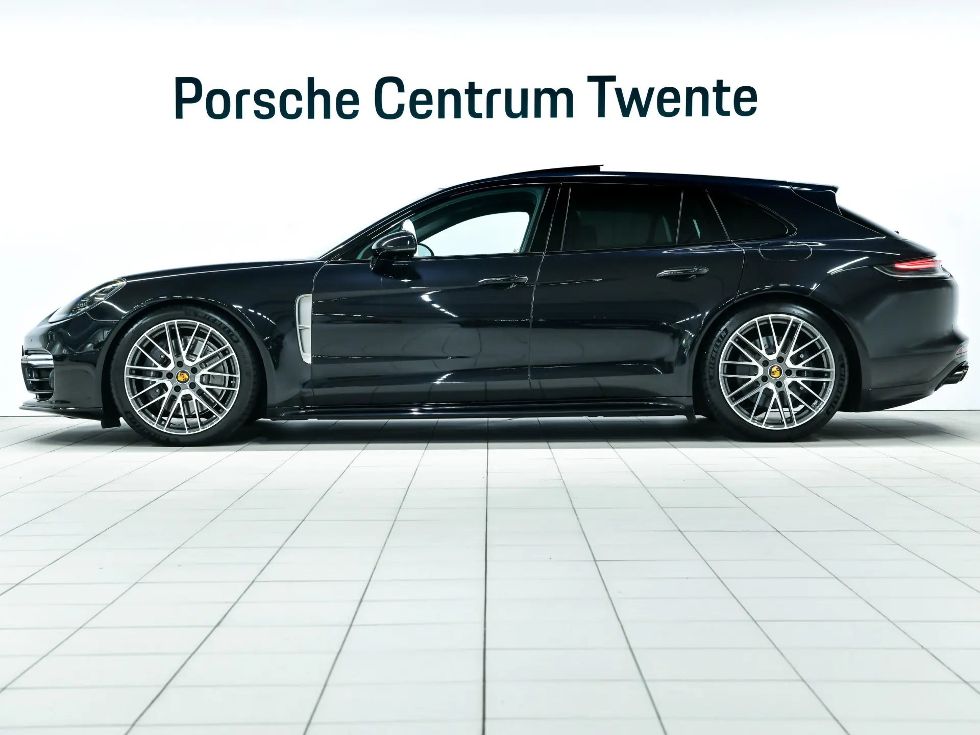 Panamera 4 E-Hybrid Sport Turismo Platinum Edition