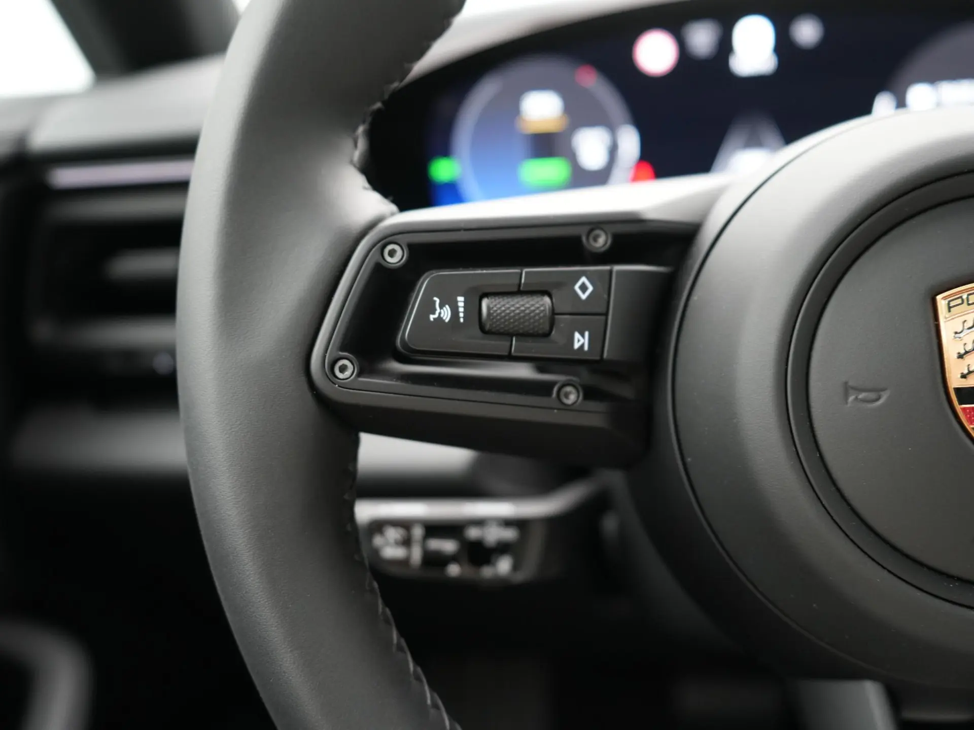 Macan 4