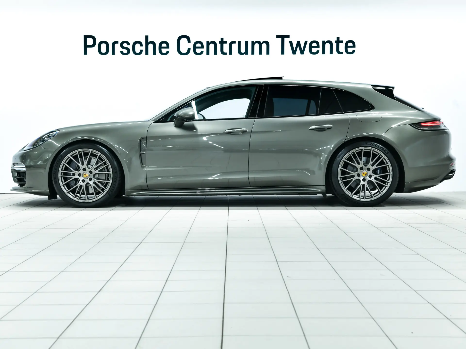 Panamera 4 E-Hybrid Sport Turismo Platinum Edition