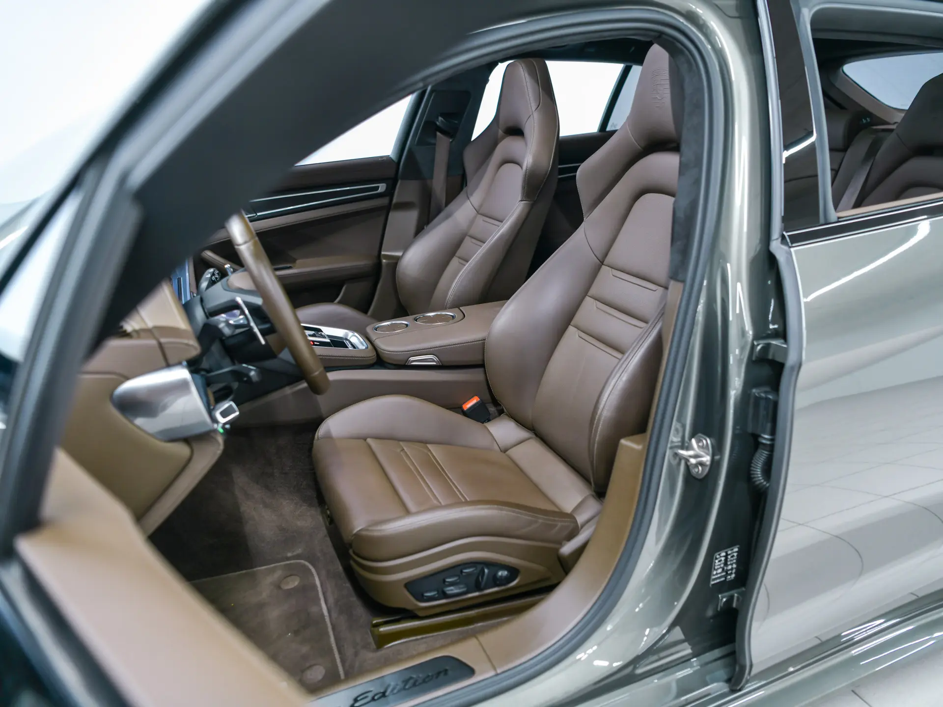 Panamera 4 E-Hybrid Sport Turismo Platinum Edition