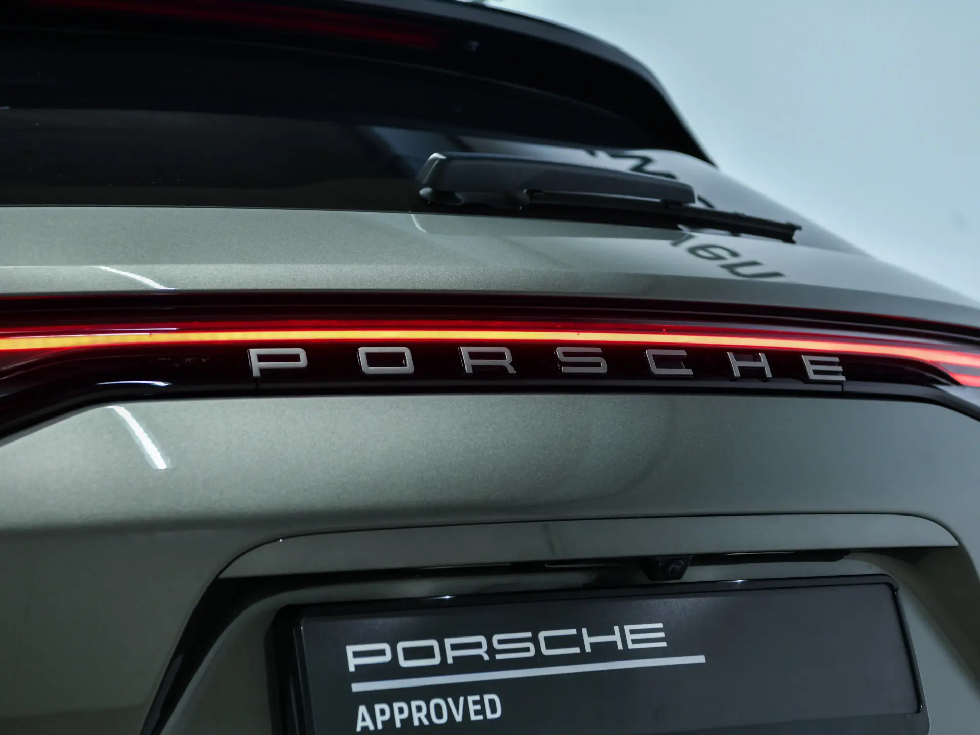 Panamera 4 E-Hybrid Sport Turismo Platinum Edition