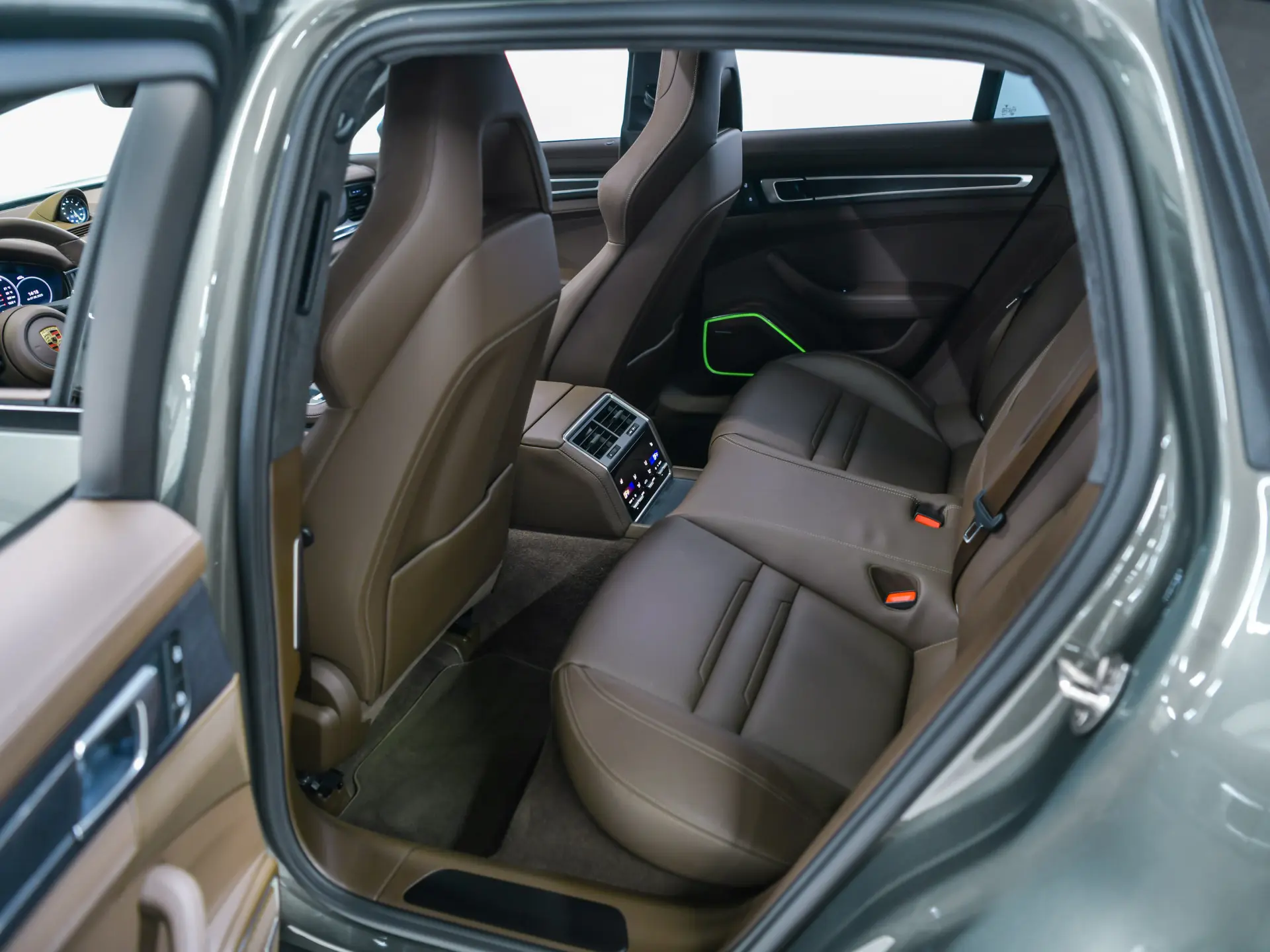 Panamera 4 E-Hybrid Sport Turismo Platinum Edition