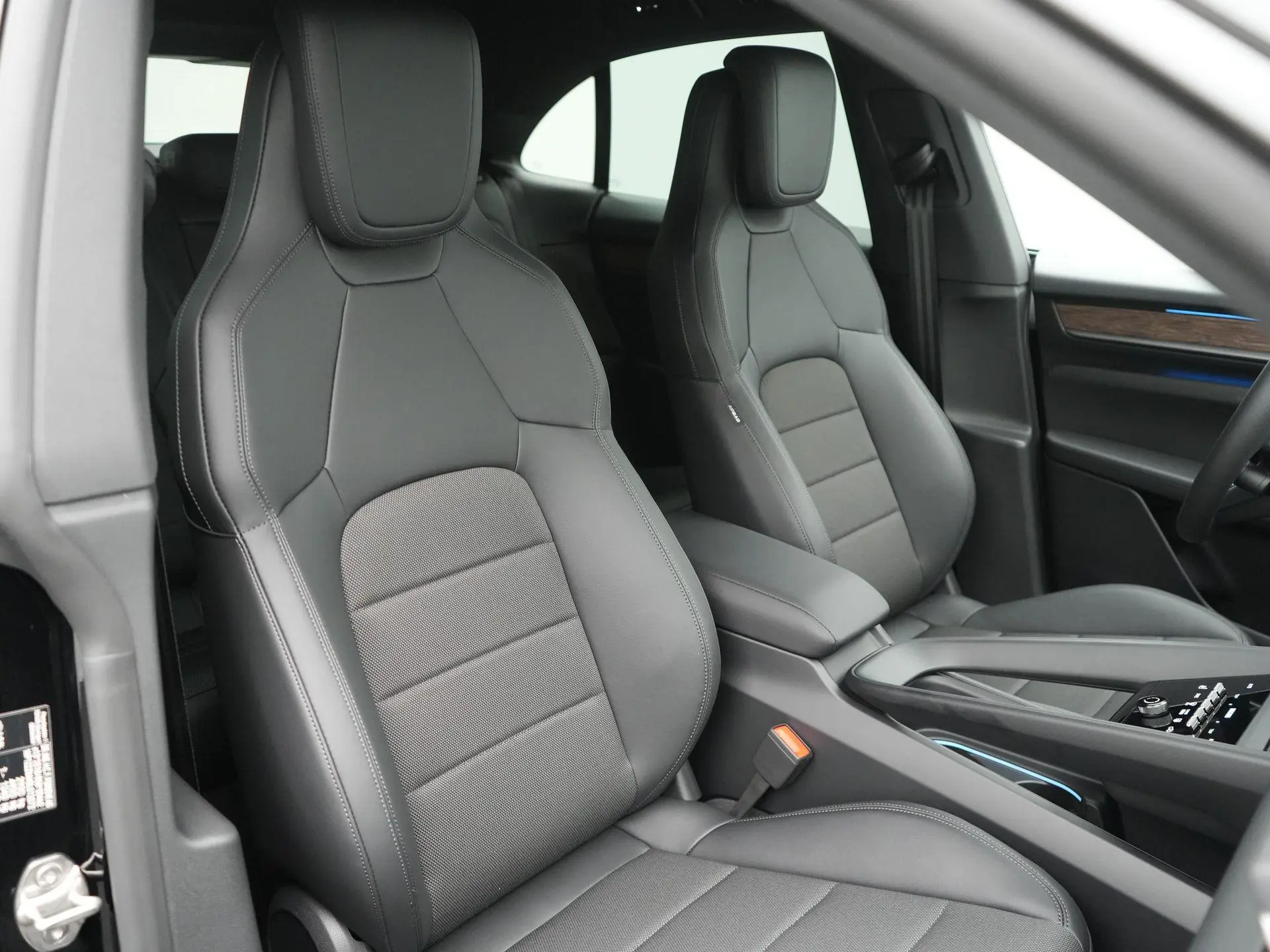 Macan 4