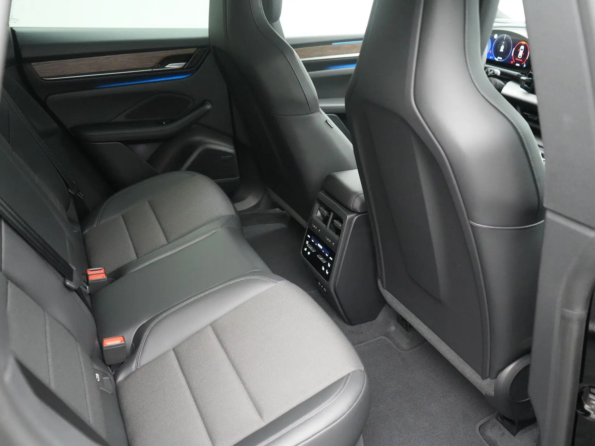 Macan 4