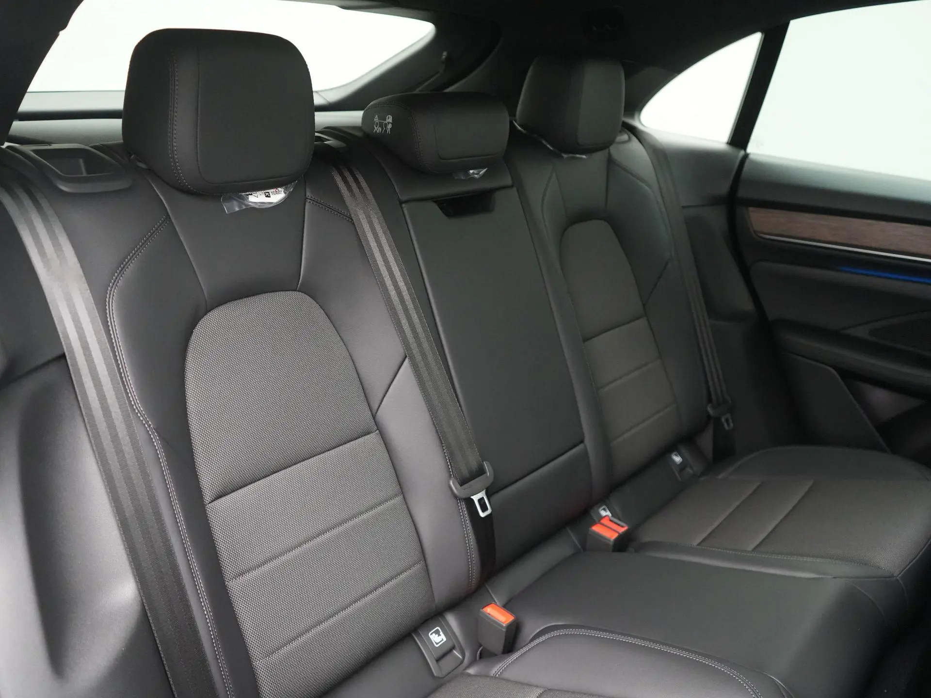 Macan 4