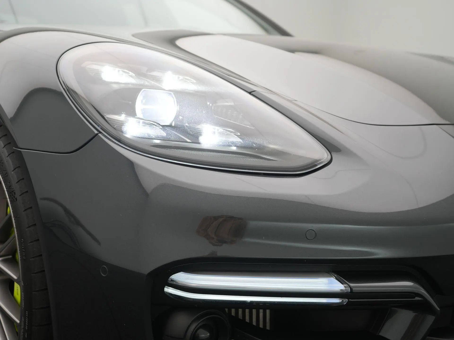 Panamera 4 E-Hybrid Sport Turismo Platinum Edition