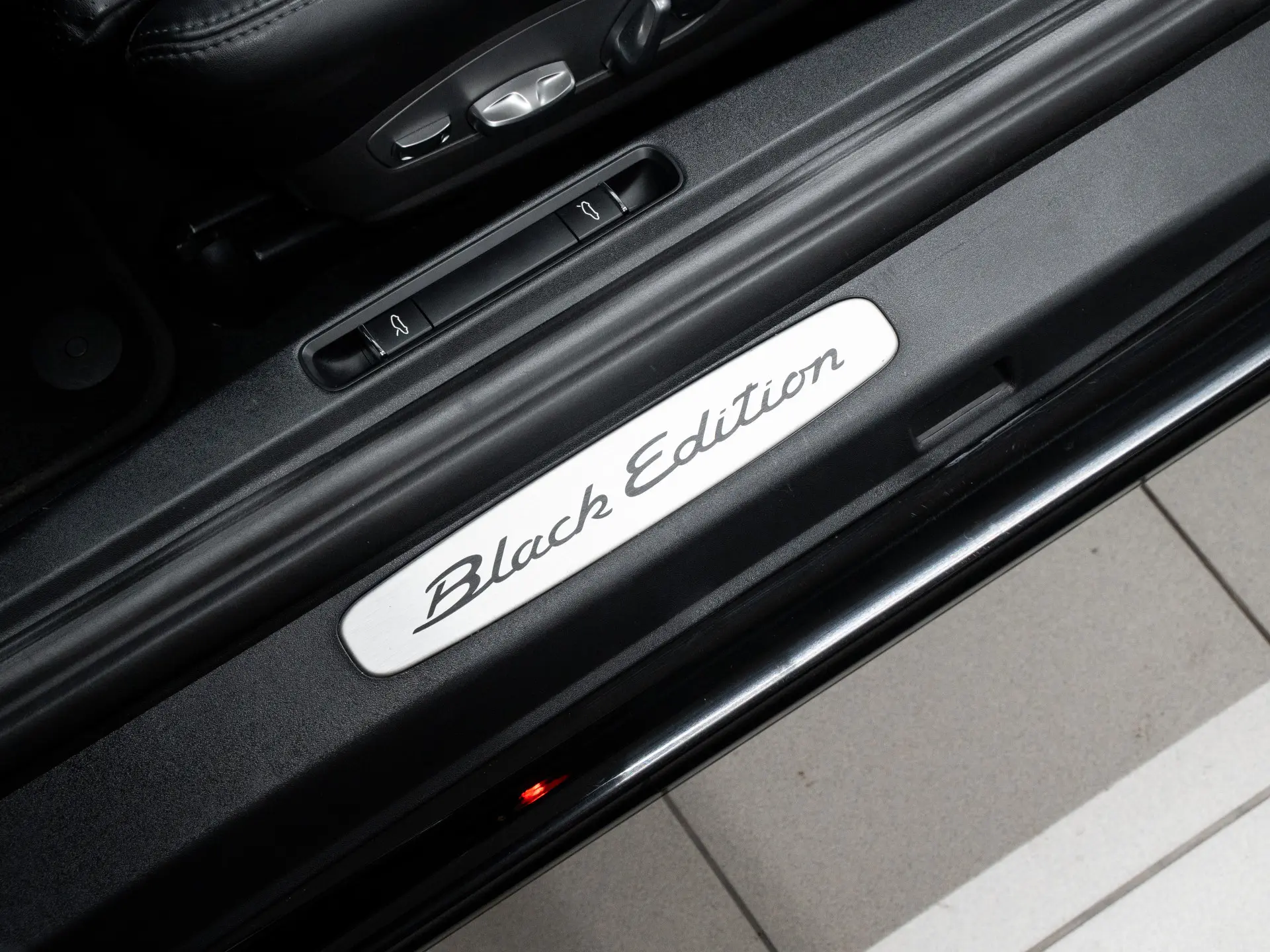 911 Carrera Cabriolet Black Edition