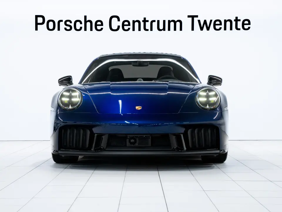 Porsche 911 Carrera 4 GTS